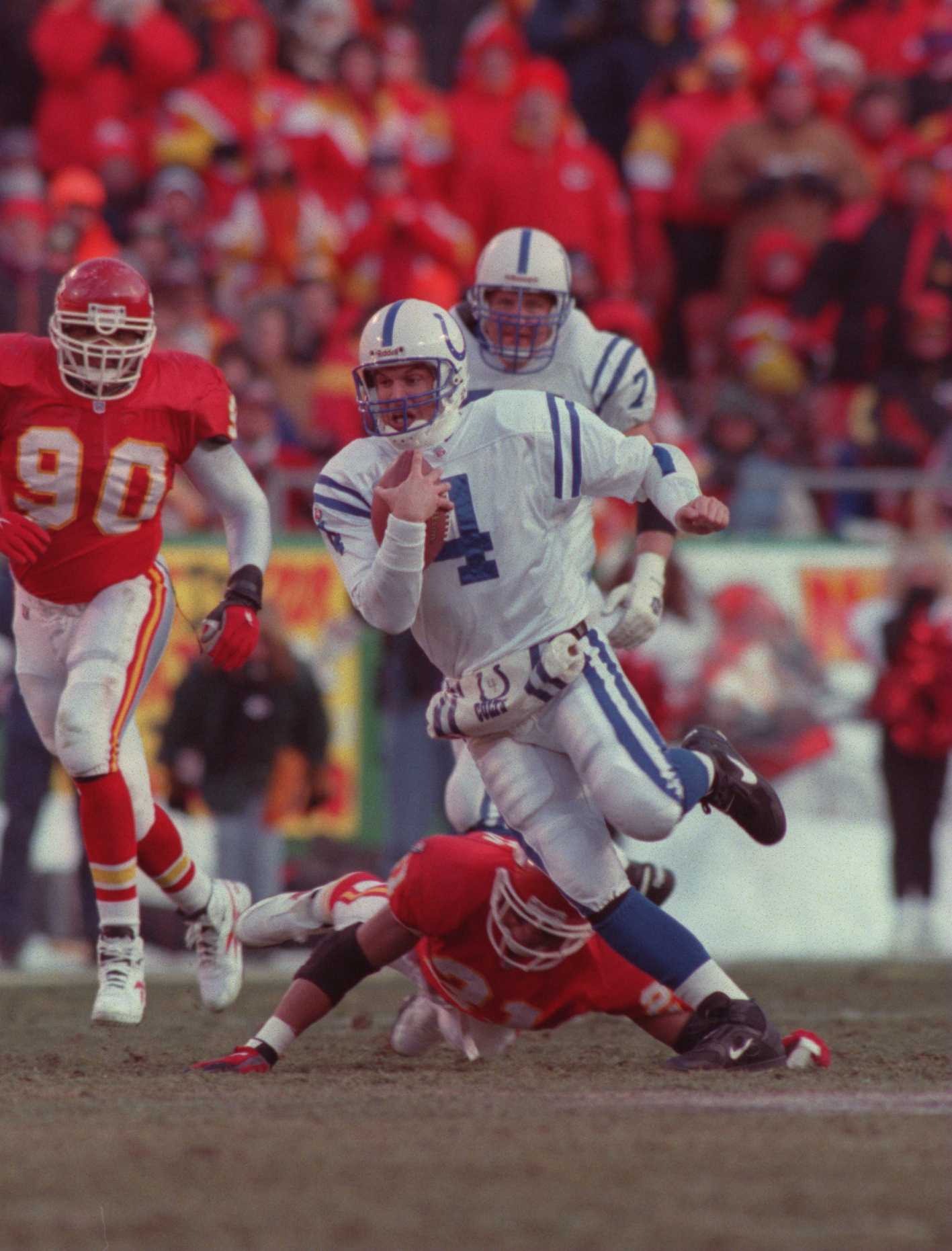 7 Jan 1996: QUARTERBACK JIM HARBAUGH #4 OF THE INDIANAPOLIS COLTS ROLLS AWAY FROM THE PRESSURE OF THE PURSUING DEFENSE DURING THE COLTS 10-7 AFC DIVISIONAL PLAYOFF VICTORY OVER THE KANSAS CITY CHIEFS AT ARROWHEAD STADIUM IN KANSAS CITY, MISSOURI.