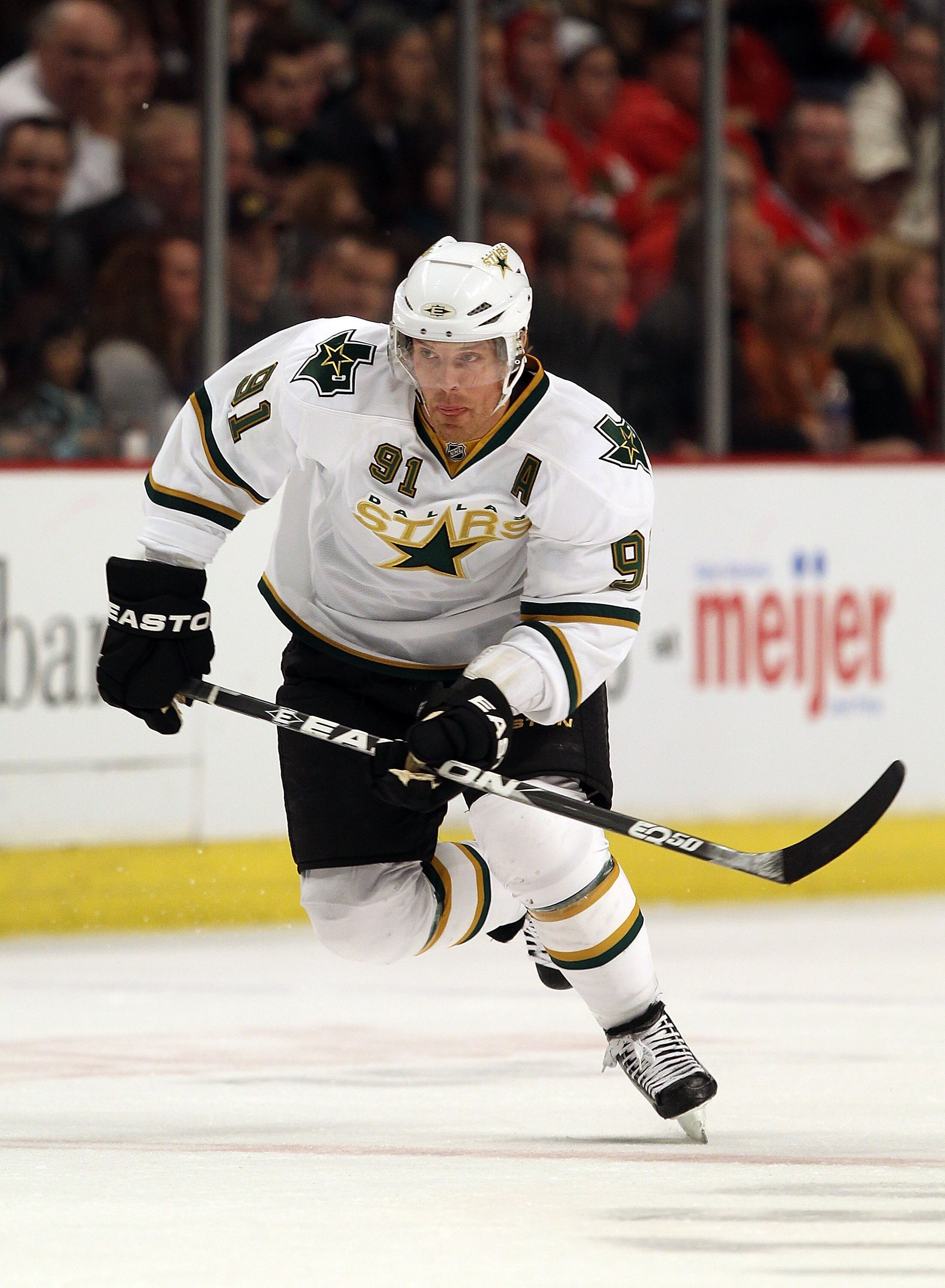 CHICAGO, IL - DECEMBER 08: Brad Richards #91 of the Dallas Stars skates against the Chicago Blackhawks at the United Center on December 8, 2010 in Chicago, Illinois. The Blackhawks defeated the Stars 5-3. (Photo by Jonathan Daniel/Getty Images)