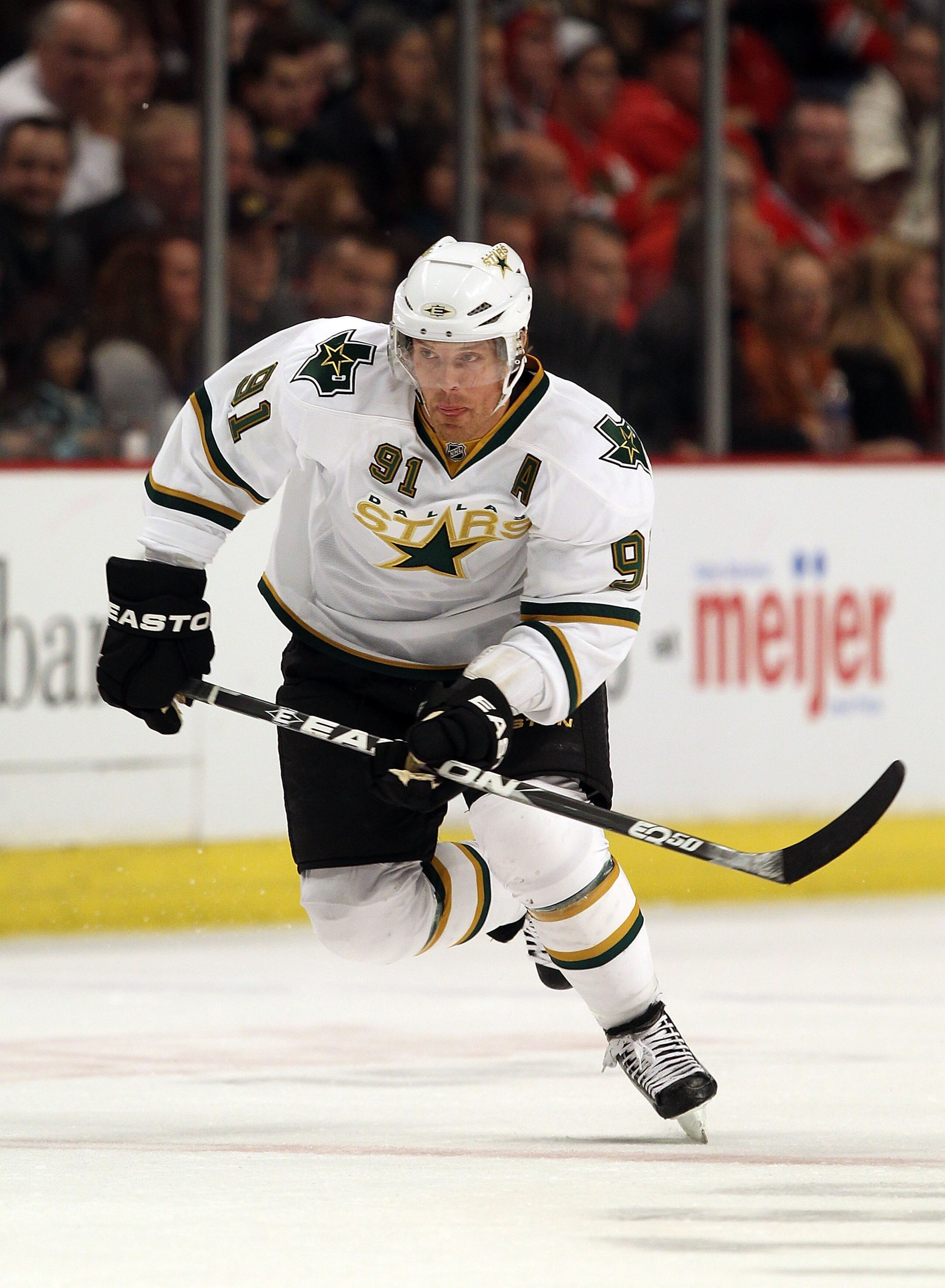CHICAGO, IL - DECEMBER 08: Brad Richards #91 of the Dallas Stars skates against the Chicago Blackhawks at the United Center on December 8, 2010 in Chicago, Illinois. The Blackhawks defeated the Stars 5-3. (Photo by Jonathan Daniel/Getty Images)