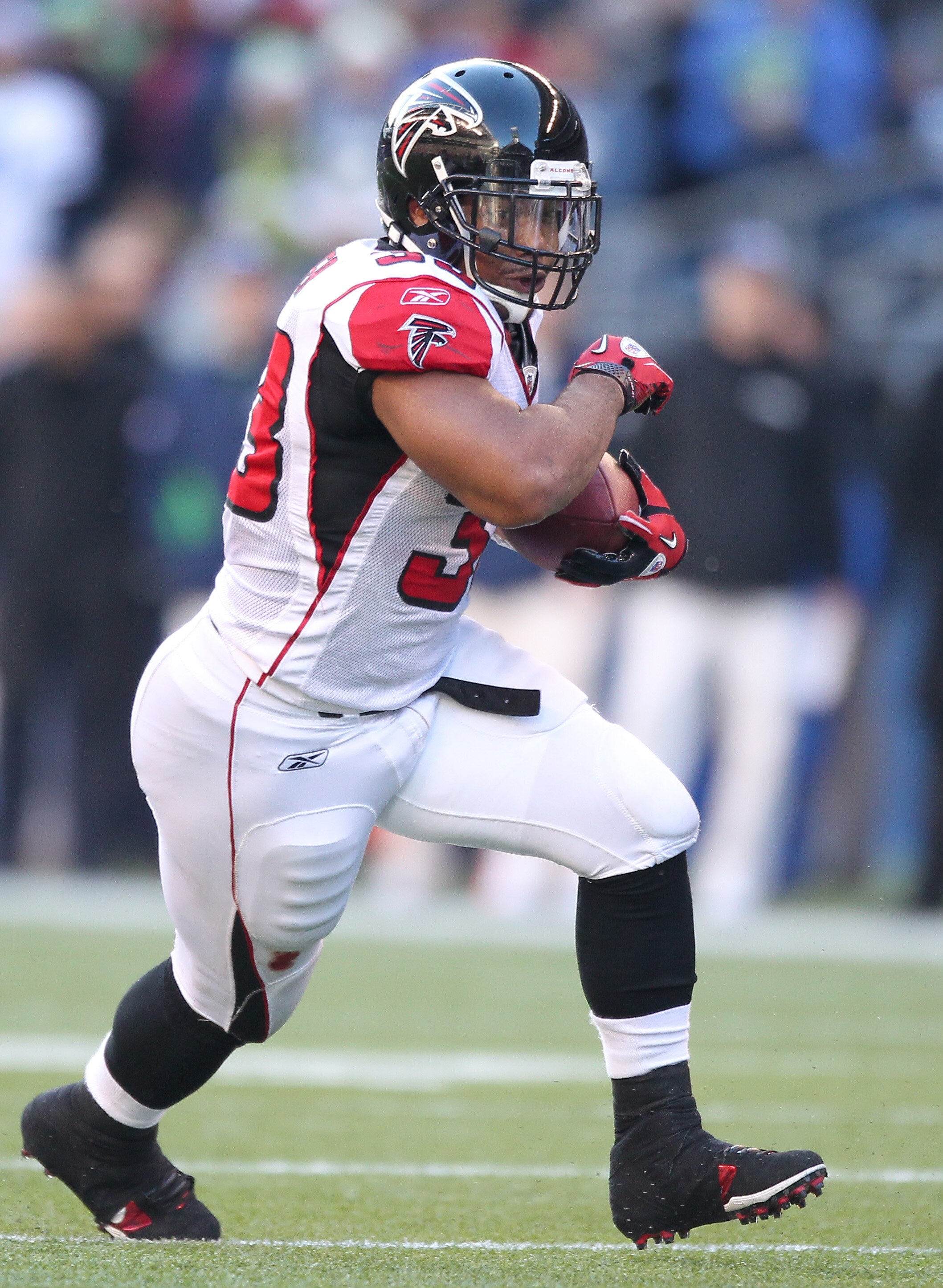SEATTLE, WA - DECEMBER 19:  Running back Michael Turner #33 of the Atlanta Falcons rushes against the Seattle Seahawks at Qwest Field on December 19, 2010 in Seattle, Washington. (Photo by Otto Greule Jr/Getty Images)