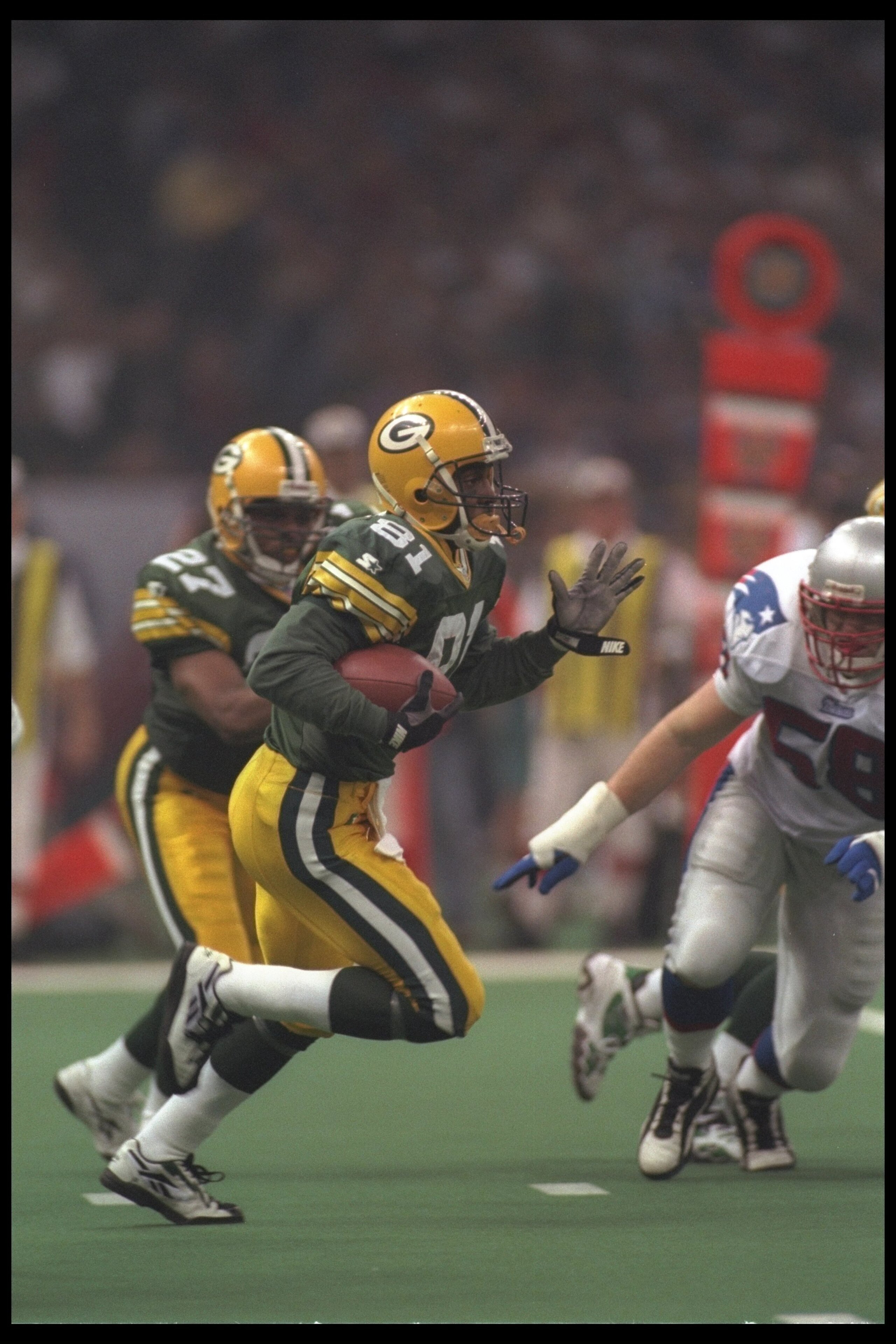 26 Jan 1997:  Wide receiver Desmond Howard #81 of the Green Bay Packers returns a kick off for 99 yards during the 3rd quarter of Super Bowl XXXI at the Louisiana Superdome in New Orleans, Louisiana.  The return was a Super Bowl record. Mandatory Credit: