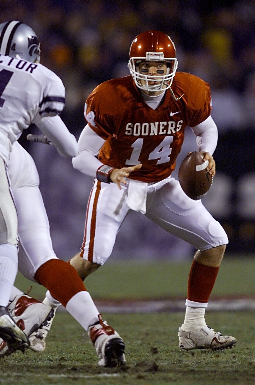 02 Dec 2000:  Josh Heupel #14 of the Oklahoma Sooners looks for a receiver against the Kansas State Wildcats in the Big 12 Championship at Arrowhead Stadium in Kansas City, Missouri. < DIGITAL IMAGE> Mandatory Credit: Brian Bahr/ALLSPORT