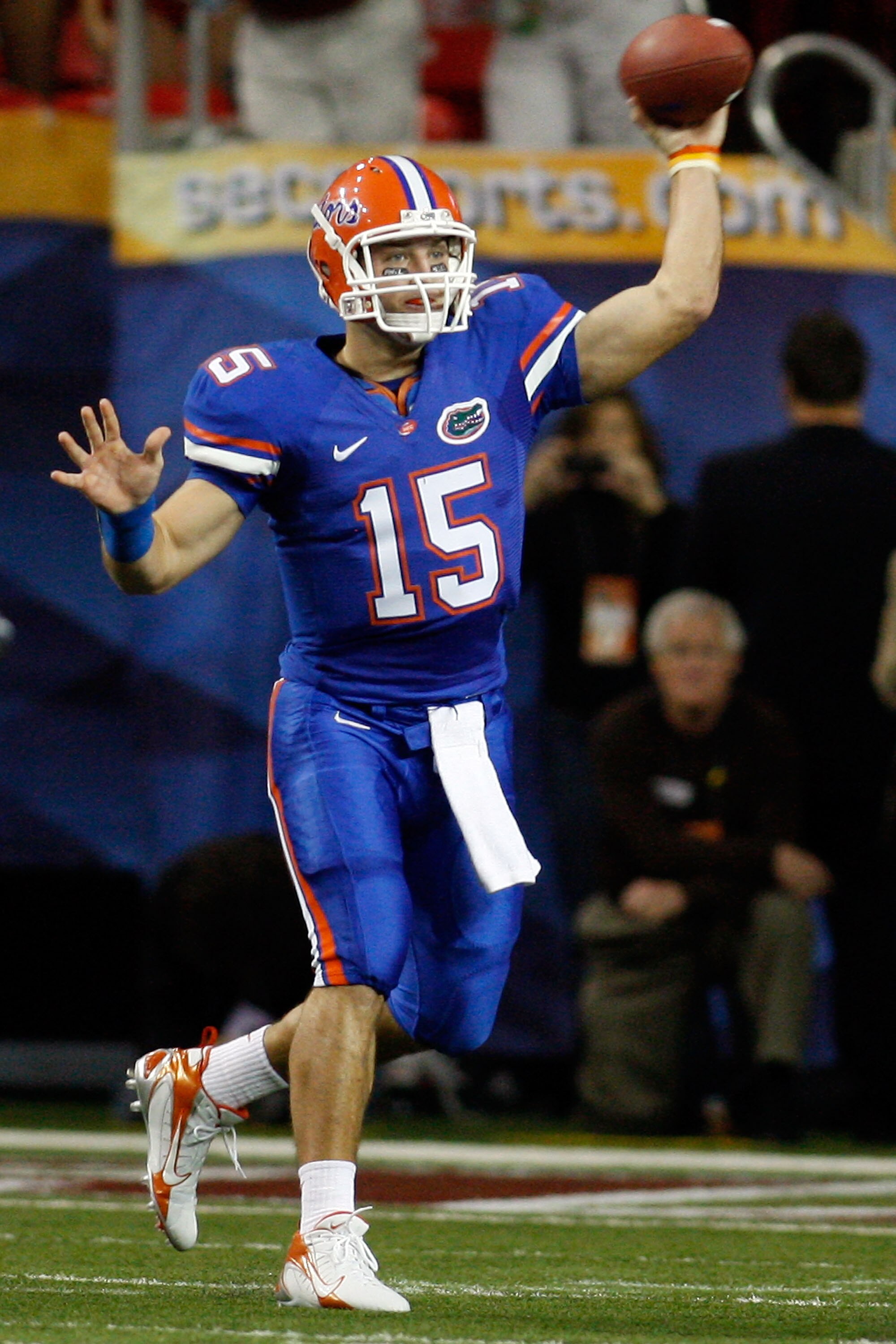 ATLANTA - DECEMBER 06: Quarterback Tim Tebow #15 of the Florida Gators throws a pass against the Alabama Crimson Tide during the SEC Championship on December 6, 2008 at the Georgia Dome in Atlanta, Georgia. The Gators defeated the Crimson Tide 31-20.  (Ph