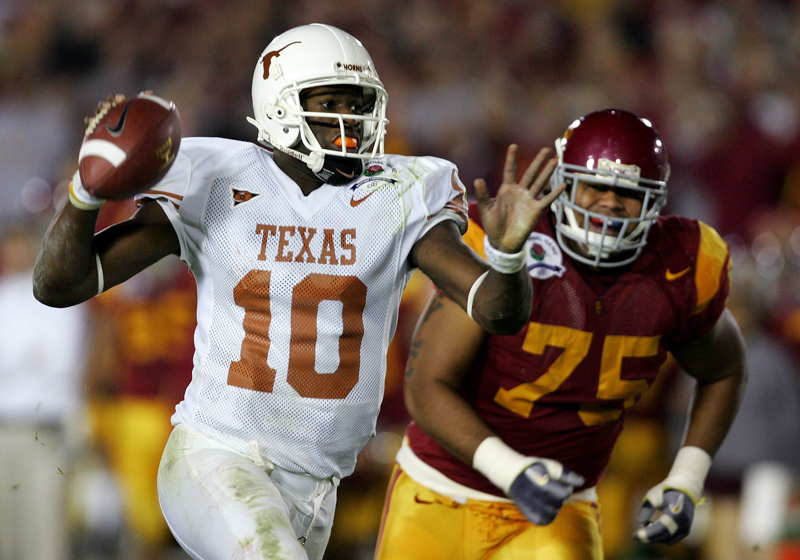PASADENA, CA - JANUARY 04:  Quarterback Vince Young #10 of the Texas Longhorns fakes a pass as he is run down by Fili Moala #75 of the USC Trojans and runs in for a touchdown during the fourth quarter of the BCS National Championship Rose Bowl Game at the