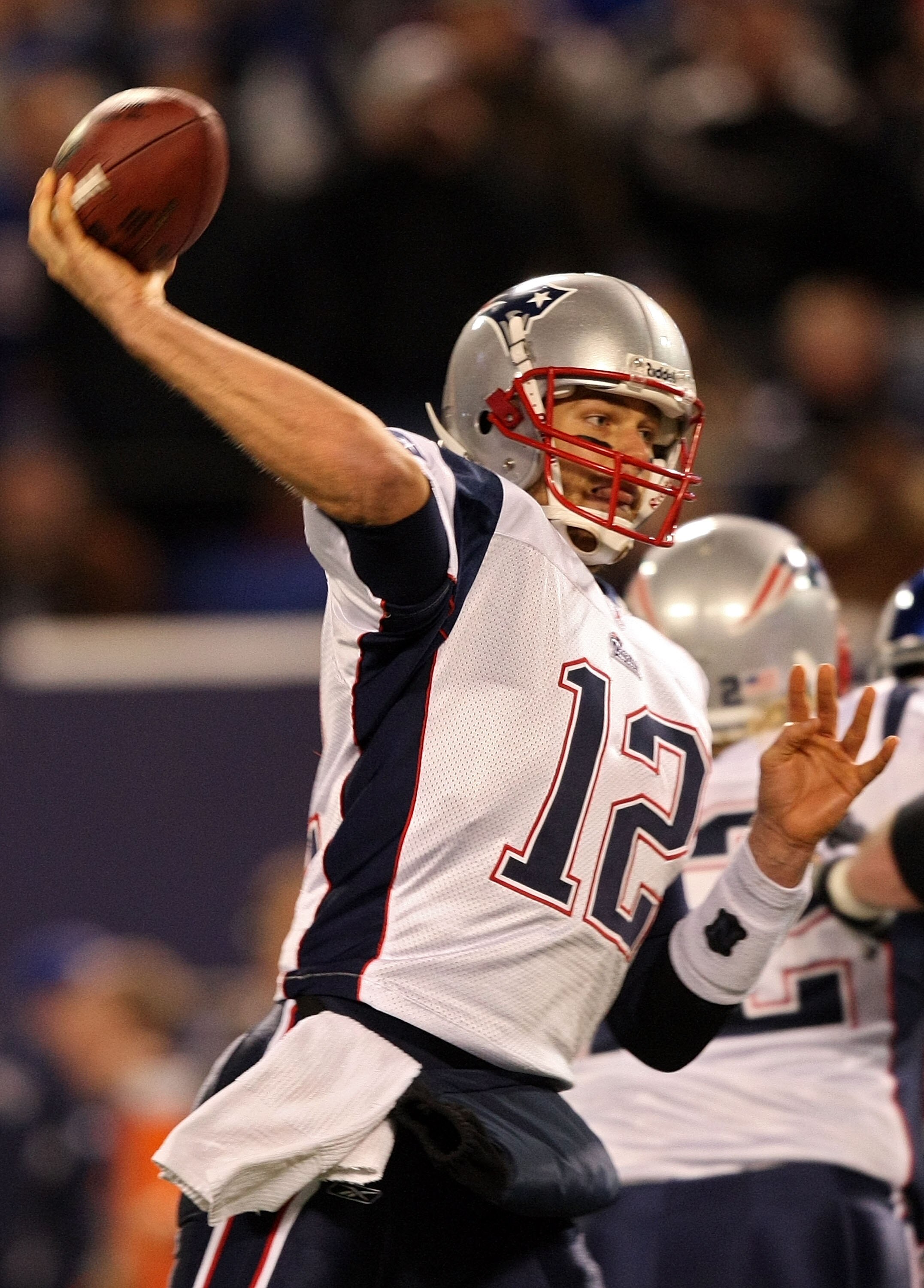 EAST RUTHERFORD, NJ - DECEMBER 29:  Tom Brady #12 and the New England Patriots passes against the New York Giants on December 29, 2007 at Giants Stadium in East Rutherford, New Jersey.  (Photo by Al Bello/Getty Images)