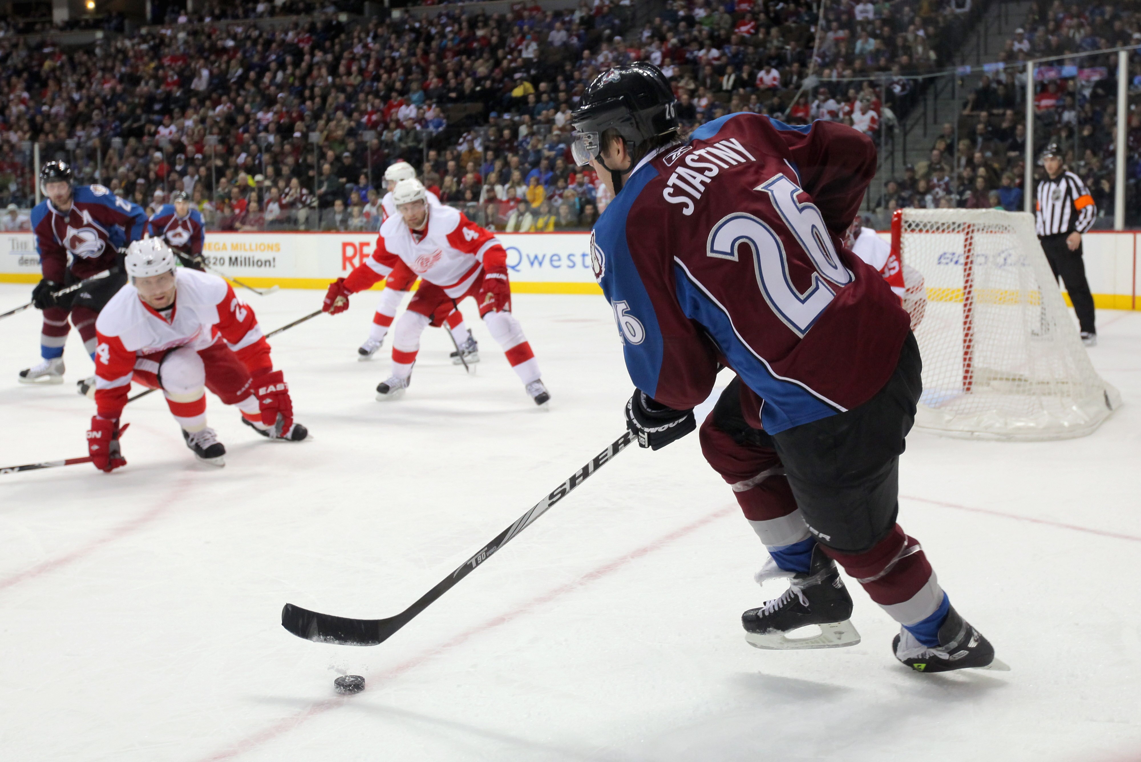 DENVER, CO - JANUARY 10:  Paul Stastny #26 of the Colorado Avalanche controls the puck against the Detroit Red Wings at the Pepsi Center on January 10, 2011 in Denver, Colorado. The Avalanche defeated the Red Wings 5-4.  (Photo by Doug Pensinger/Getty Ima
