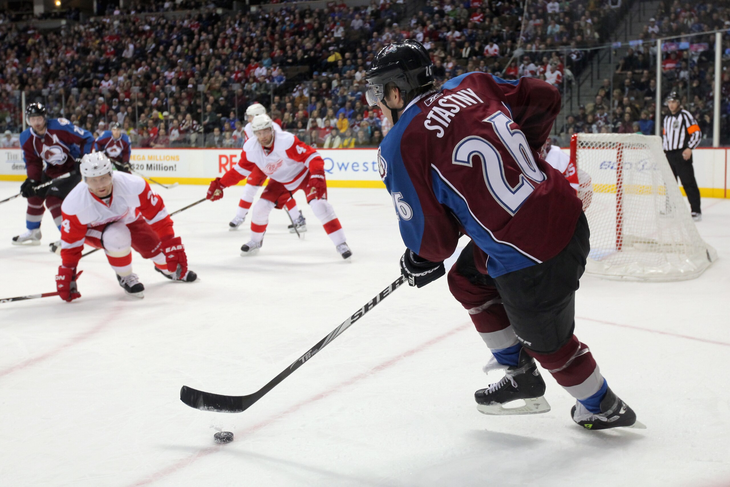 DENVER, CO - JANUARY 10:  Paul Stastny #26 of the Colorado Avalanche controls the puck against the Detroit Red Wings at the Pepsi Center on January 10, 2011 in Denver, Colorado. The Avalanche defeated the Red Wings 5-4.  (Photo by Doug Pensinger/Getty Ima