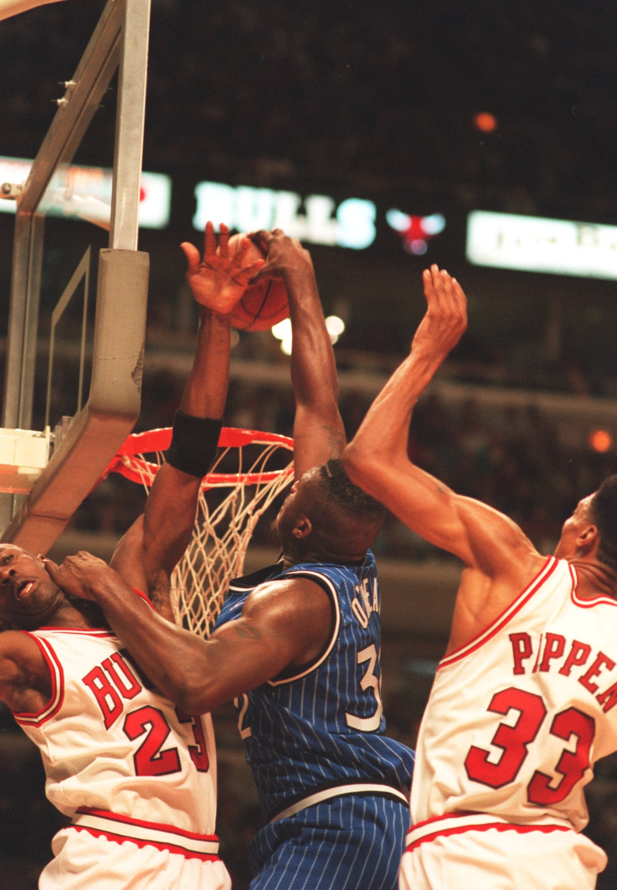 18 MAY 1995:  ORLANDO CENTER SHAQUILLE O'NEAL DUNKS OVER CHICAGO GUARD MICHAEL JORDAN AND PAST FORWARD SCOTTIE PIPPEN DURING THE MAGIC'S 108-102 VICTORY OVER THE BULLS IN THE SECOND ROUND OF THE NBA PLAYOFFS AT THE UNITED CENTER IN CHICAGO, ILLINOIS. Mand