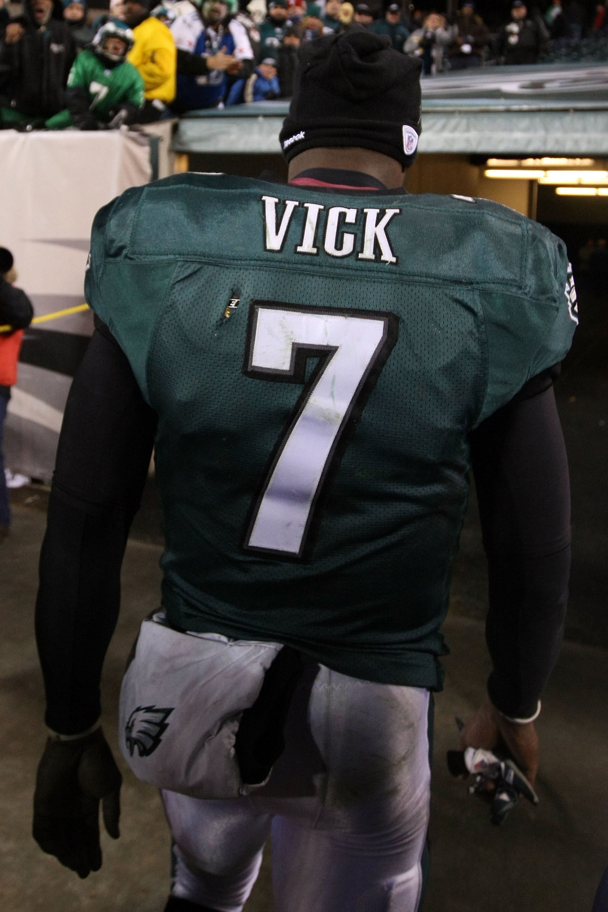 PHILADELPHIA, PA - JANUARY 09: Michael Vick #7 of the Philadelphia Eagles walks off of the field after losing to the Green Bay Packers during the 2011 NFC wild card playoff game at Lincoln Financial Field on January 9, 2011 in Philadelphia, Pennsylvania. PHILADELPHIA, PA - JANUARY 09: Michael Vick #7 of the Philadelphia Eagles walks off of the field after losing to the Green Bay Packers during the 2011 NFC wild card playoff game at Lincoln Financial Field on January 9, 2011 in Philadelphia, Pennsylvania.