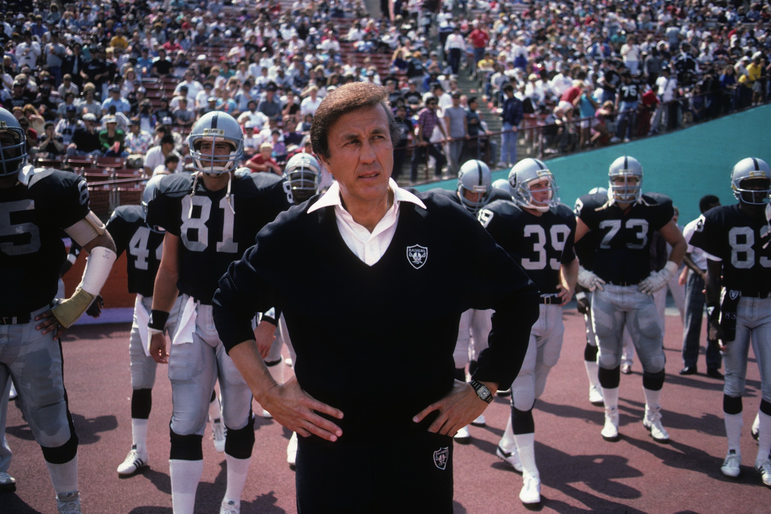 LOS ANGELES - SEPTEMBER 28: Head coach Tom Flores and his Los Angeles Raiders prepare for battle against the San Diego Chargers during a game at the Los Angeles Memorial Coliseum on September 28, 1986 in Los Angeles, California.  The Raiders won 17-13. (P