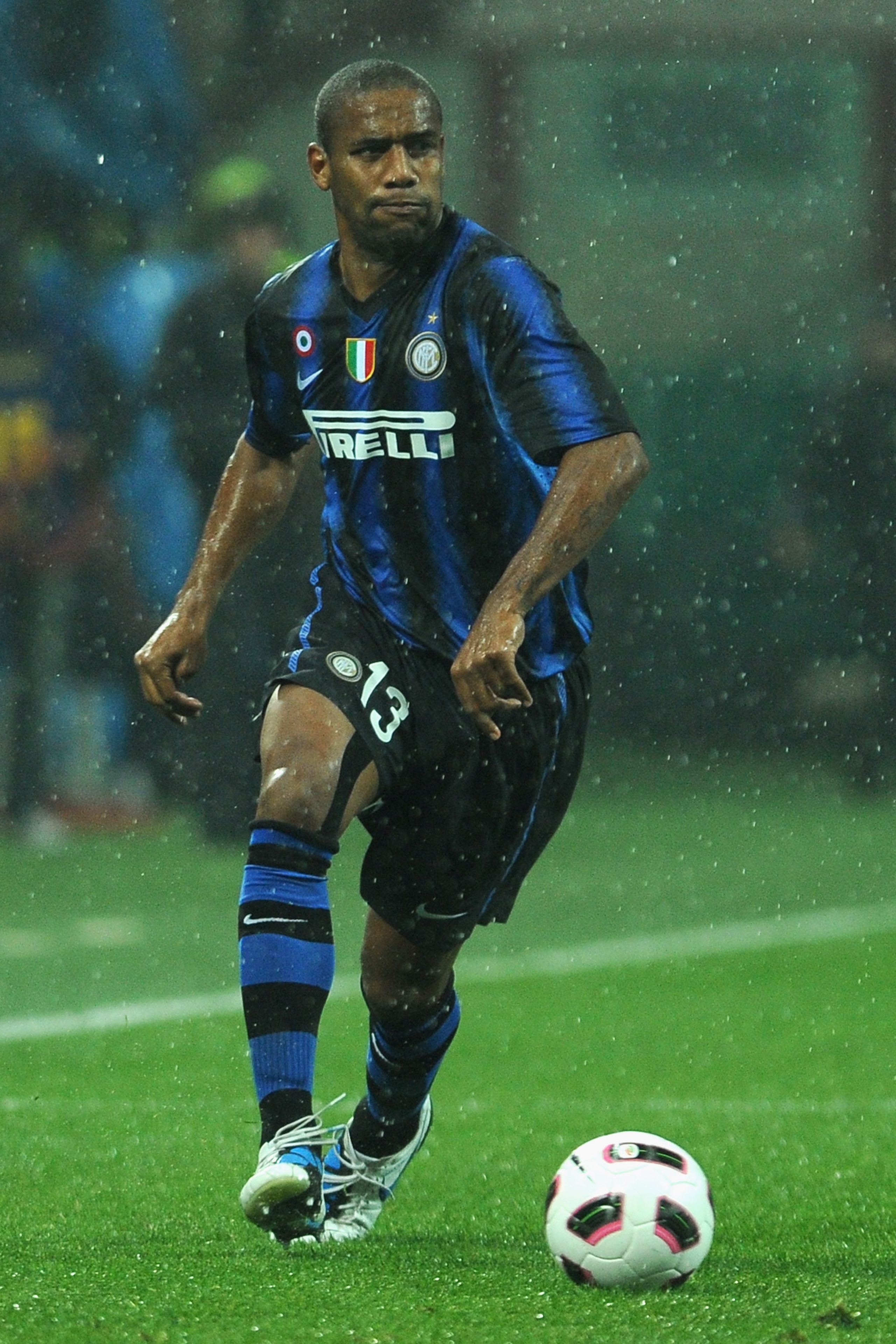 MILAN, ITALY - OCTOBER 24:   Douglas Maicon of FC Internazionale Milano in action during the Serie A match between FC Internazionale Milano and UC Sampdoria at Stadio Giuseppe Meazza on October 24, 2010 in Milan, Italy.  (Photo by Valerio Pennicino/Getty