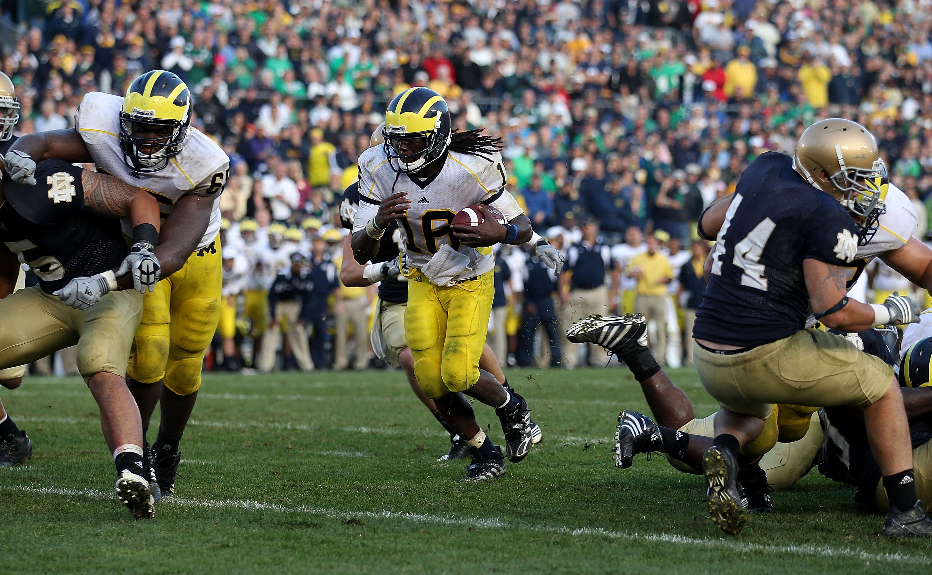 SOUTH BEND, IN - SEPTEMBER 11: Denard Robinson #16 of the Michigan Wolverines runs against the Notre Dame Fighting Irish at Notre Dame Stadium on September 11, 2010 in South Bend, Indiana. Michigan defeated Notre Dame 28-24. (Photo by Jonathan Daniel/Gett