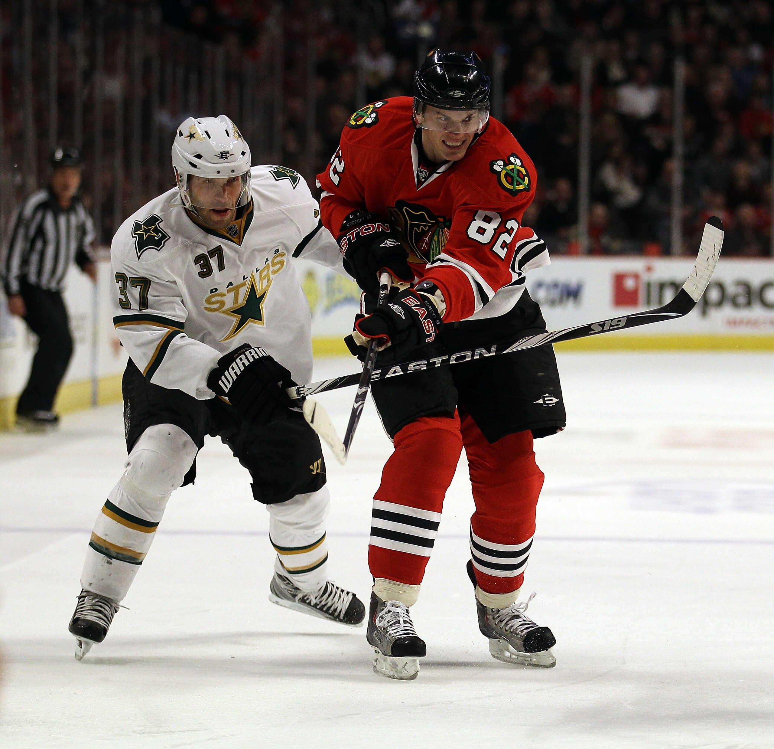 CHICAGO, IL - JANUARY 05: Tomas Kopecky #82 of the Chicago Blackhawks fights off Karlis Skrastins #37 of the Dallas Stars at the United Center on January 5, 2011 in Chicago, Illinois. The Stars defeated the Blackhawks 4-2. (Photo by Jonathan Daniel/Getty