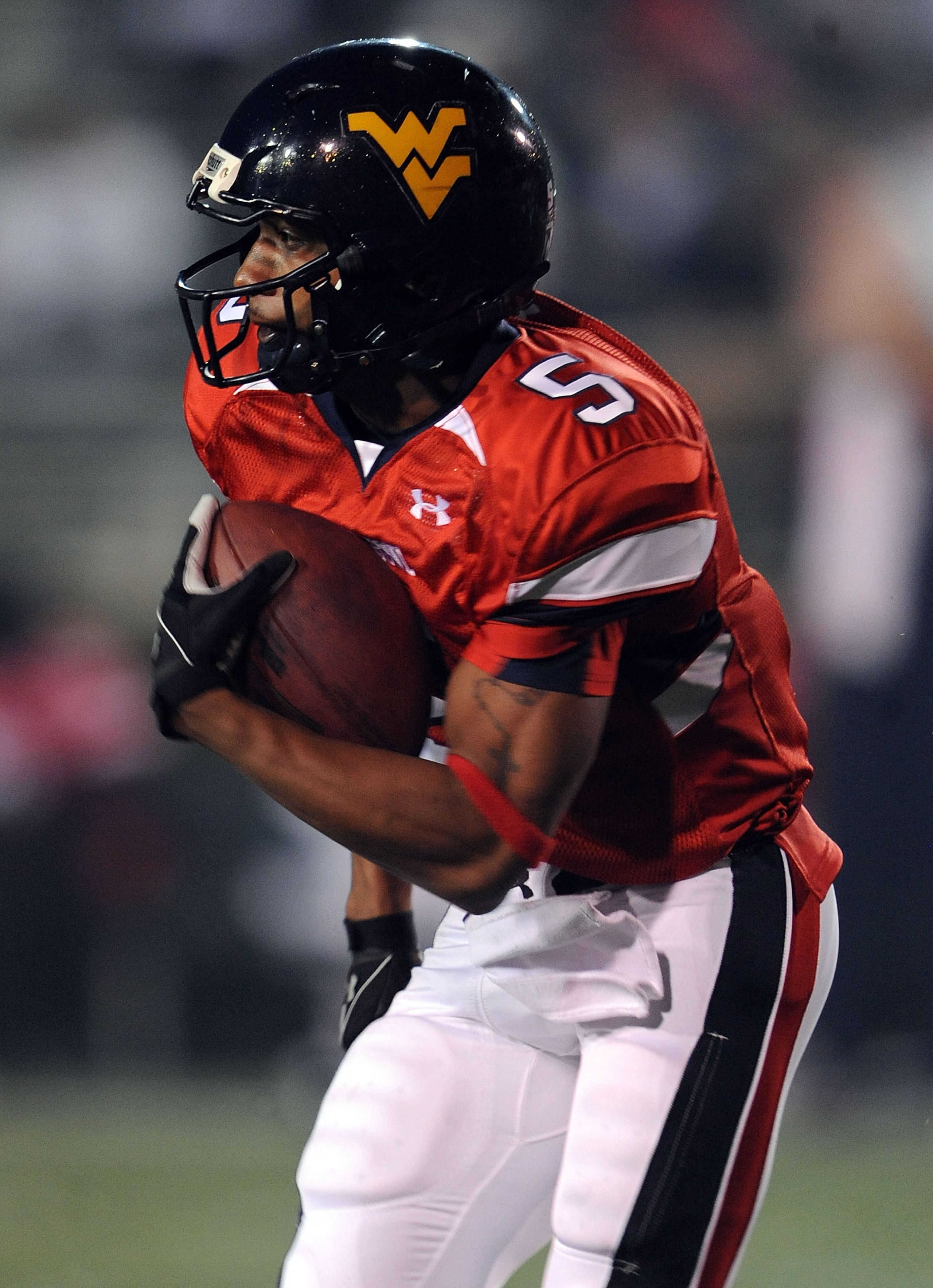 MOBILE, AL - JANUARY 24: Quarterback Pat White #5 of the South runs the ball against the North team during the Under Armour Senior Bowl on January 24, 2009 at Ladd-Peebles Stadium in Mobile, Alabama. (Photo by Ronald Martinez/Getty Images for Under Armo MOBILE, AL - JANUARY 24: Quarterback Pat White #5 of the South runs the ball against the North team during the Under Armour Senior Bowl on January 24, 2009 at Ladd-Peebles Stadium in Mobile, Alabama. (Photo by Ronald Martinez/Getty Images for Under Armo