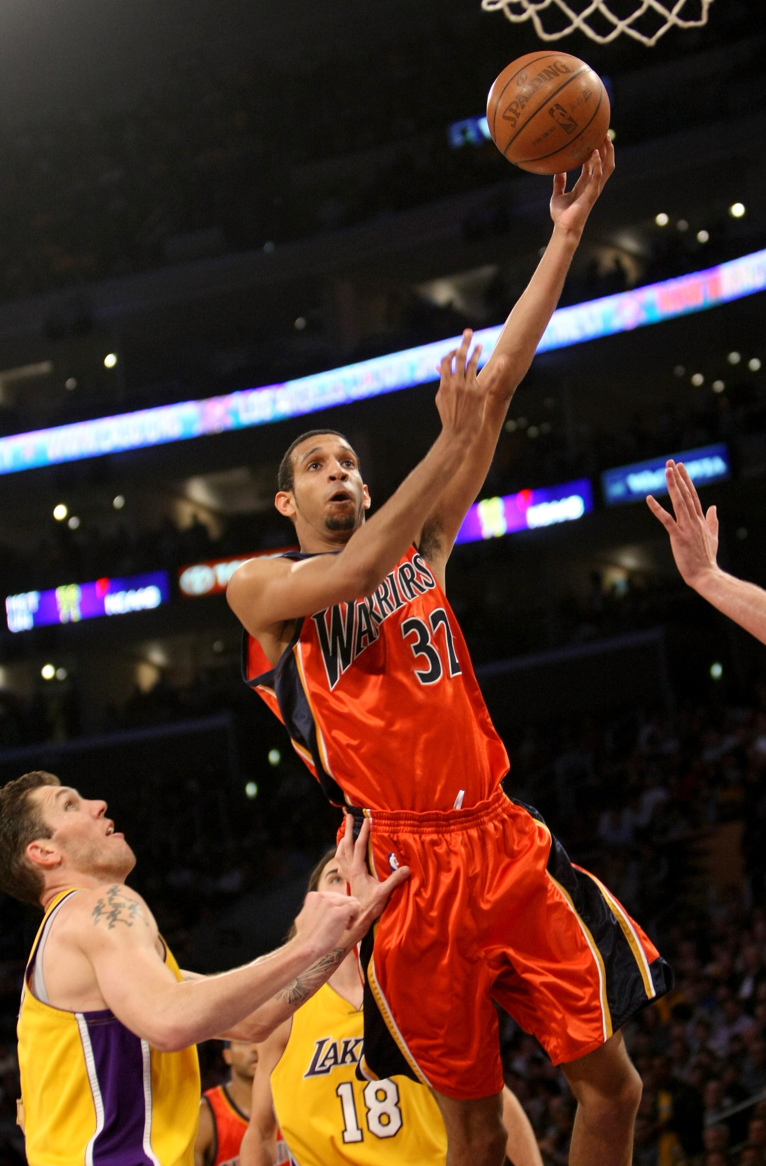LOS ANGELES, CA - MARCH 19:  Brandan Wright #32 of the Golden State Warriors shoots over Luke Walton #4 of the Los Angeles Lakers on March 19, 2009 at Staples Center in Los Angeles, California.  The Lakers won 114-106.  NOTE TO USER: User expressly acknow