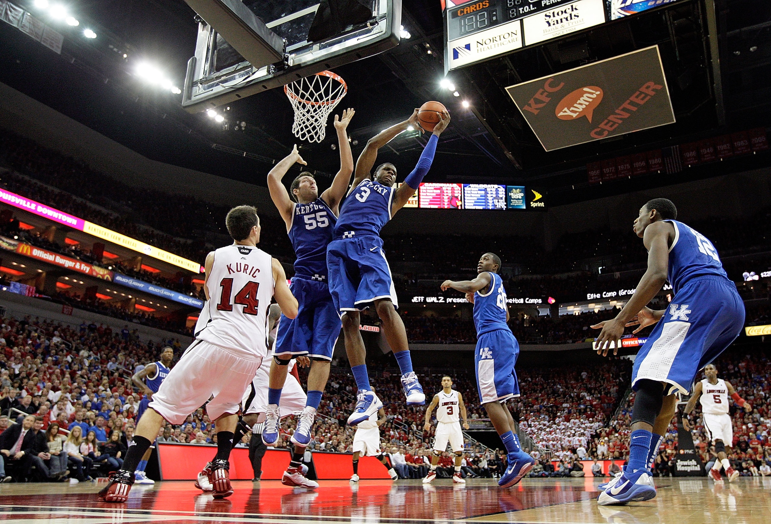 LOUISVILLE, KY - DECEMBER 31: Terrence Jones #3 of the Kentucky Wildcats grabs a rebound during the game against the Louisville Cardinals at the KFC Yum! Center on December 31, 2010 in Louisville, Kentucky. Kentucky won 78-63. (Photo by Andy Lyons/Getty LOUISVILLE, KY - DECEMBER 31: Terrence Jones #3 of the Kentucky Wildcats grabs a rebound during the game against the Louisville Cardinals at the KFC Yum! Center on December 31, 2010 in Louisville, Kentucky. Kentucky won 78-63. (Photo by Andy Lyons/Getty