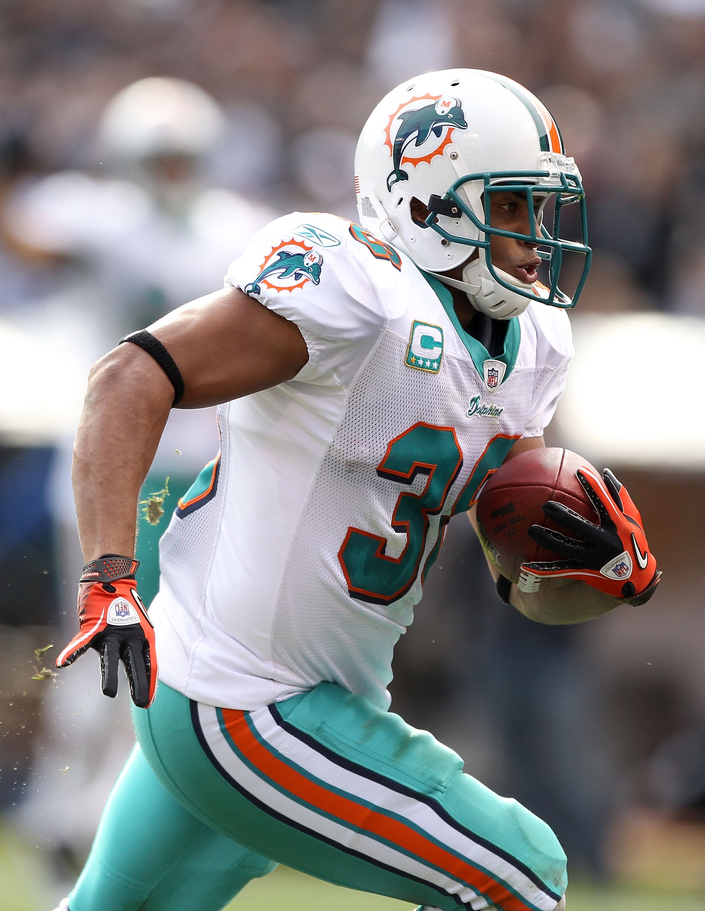 OAKLAND, CA - NOVEMBER 28:  Patrick Cobbs #38 of the Miami Dolphins runs in for a touchdown against the Oakland Raiders at Oakland-Alameda County Coliseum on November 28, 2010 in Oakland, California.  (Photo by Ezra Shaw/Getty Images)