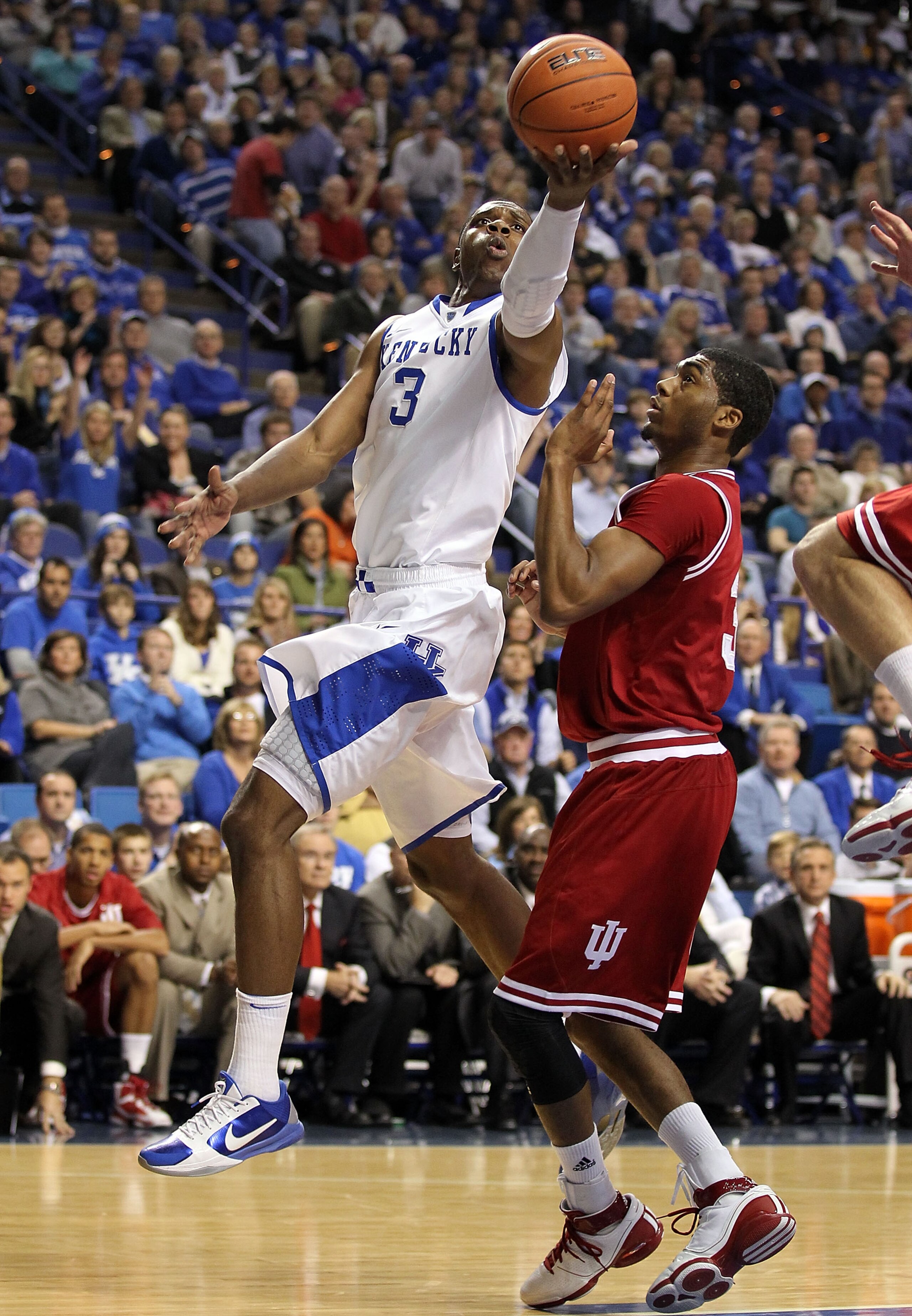 LEXINGTON, KY - DECEMBER 11:  Terrence Jones #3  of the Kentucky Wildcats shoots the ball while defended by Maurice Creek #3 of the Indiana Hoosiers during the 81-62 Kentucky win on December 11, 2010 in Lexington, Kentucky.  (Photo by Andy Lyons/Getty Ima