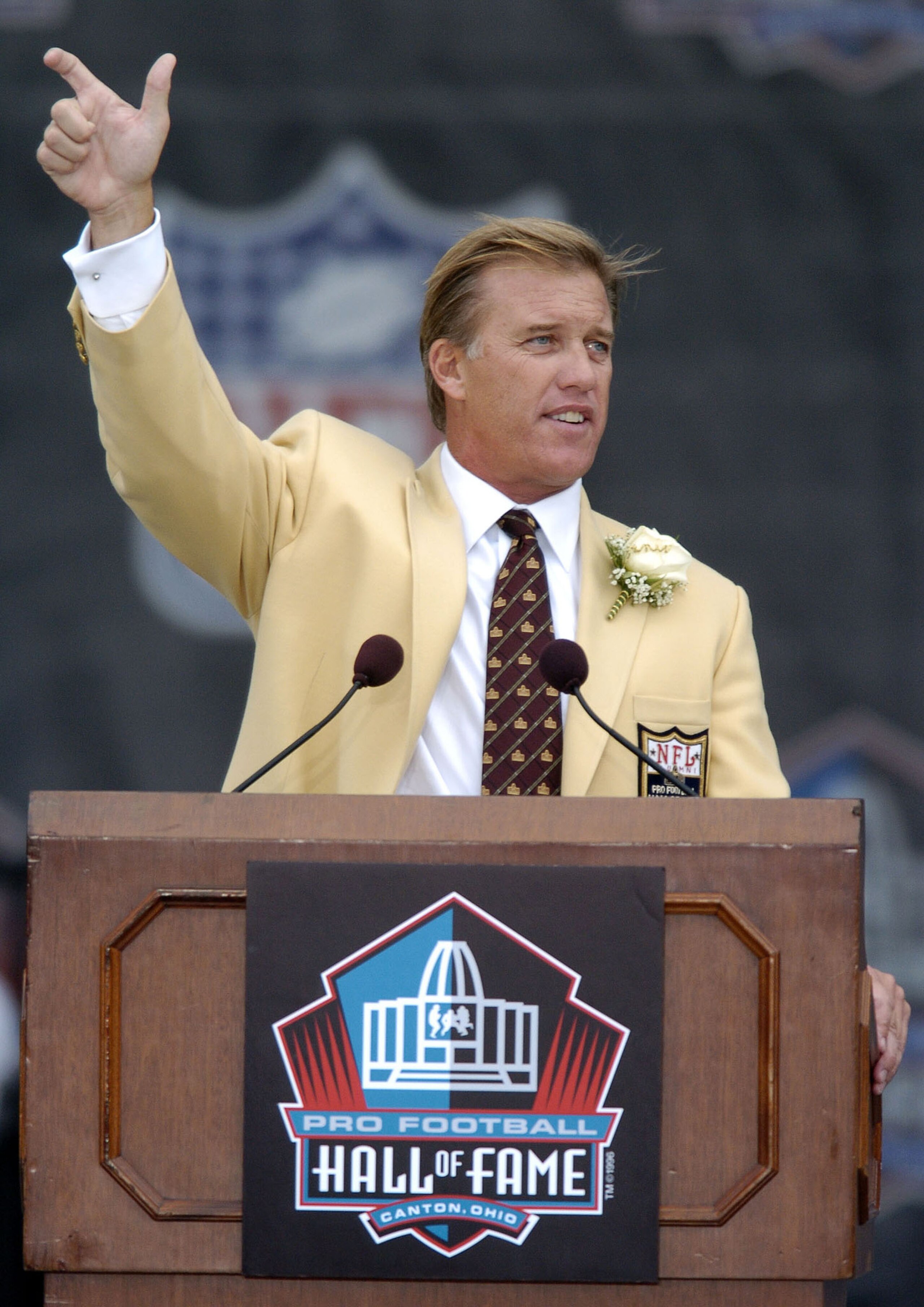 CANTON, OH - AUGUST 8: Pro Football Hall of Fame enshrinee John Elway gestures during his speech at the 2004 NFL Hall of Fame enshrinement ceremony on August 8, 2004 in Canton, Ohio. (Photo by David Maxwell/Getty Images) CANTON, OH - AUGUST 8: Pro Football Hall of Fame enshrinee John Elway gestures during his speech at the 2004 NFL Hall of Fame enshrinement ceremony on August 8, 2004 in Canton, Ohio. (Photo by David Maxwell/Getty Images)