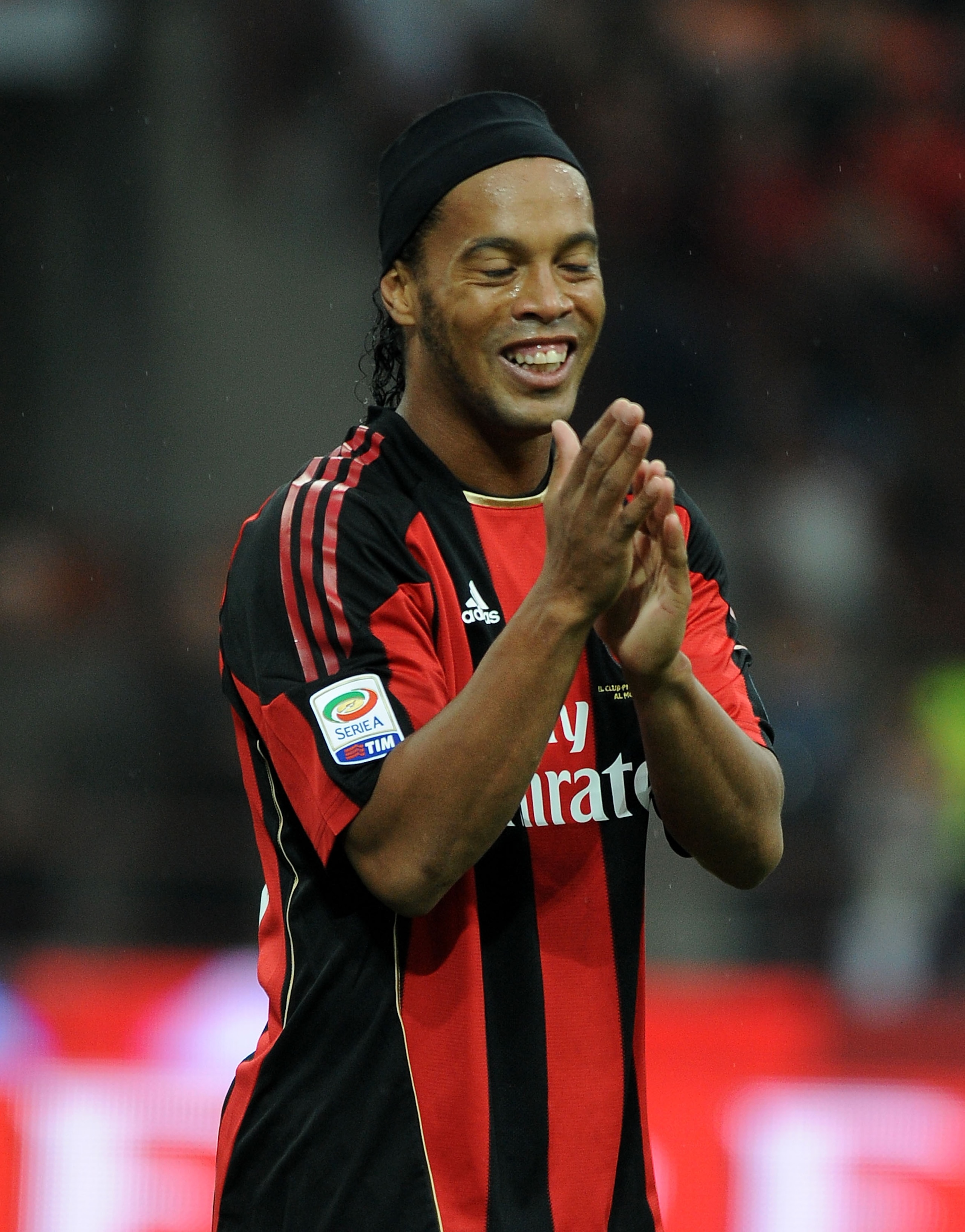 MILAN, ITALY - OCTOBER 16: Ronaldinho of AC Milan reacts during the Serie A match between AC Milan and AC Chievo Verona at Stadio Giuseppe Meazza on October 16, 2010 in Milan, Italy. (Photo by Massimo Cebrelli/Getty Images) MILAN, ITALY - OCTOBER 16: Ronaldinho of AC Milan reacts during the Serie A match between AC Milan and AC Chievo Verona at Stadio Giuseppe Meazza on October 16, 2010 in Milan, Italy. (Photo by Massimo Cebrelli/Getty Images)