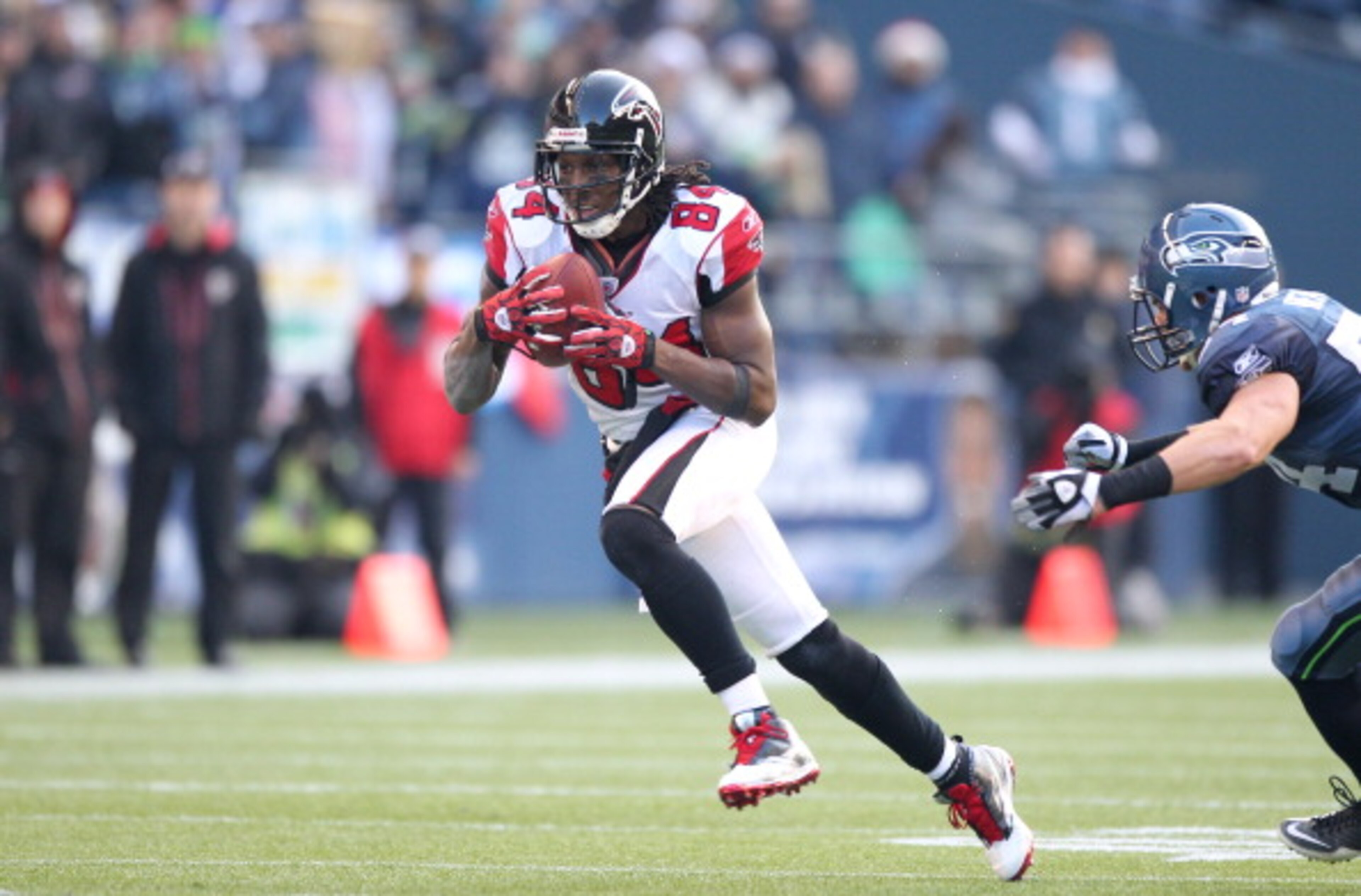 SEATTLE, WA - DECEMBER 19: Wide receiver Roddy White #84 of the Atlanta Falcons rushes against Will Herring #54 of the Seattle Seahawks at Qwest Field on December 19, 2010 in Seattle, Washington. (Photo by Otto Greule Jr/Getty Images) SEATTLE, WA - DECEMBER 19: Wide receiver Roddy White #84 of the Atlanta Falcons rushes against Will Herring #54 of the Seattle Seahawks at Qwest Field on December 19, 2010 in Seattle, Washington. (Photo by Otto Greule Jr/Getty Images)