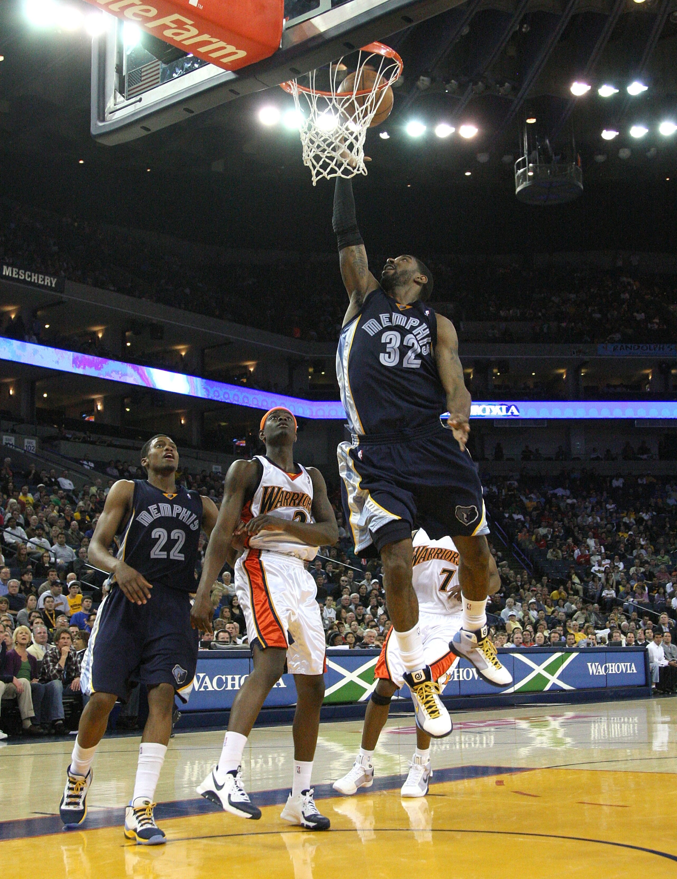 OAKLAND, CA - MARCH 30: O.J. Mayo #32 of the Memphis Grizzlies shoots Anthony Morrow #22 of the Golden State Warriors during an NBA game on March 30, 2009 at Oracle Arena in Oakland, California. NOTE TO USER: User expressly acknowledges and agrees that, OAKLAND, CA - MARCH 30: O.J. Mayo #32 of the Memphis Grizzlies shoots Anthony Morrow #22 of the Golden State Warriors during an NBA game on March 30, 2009 at Oracle Arena in Oakland, California. NOTE TO USER: User expressly acknowledges and agrees that,