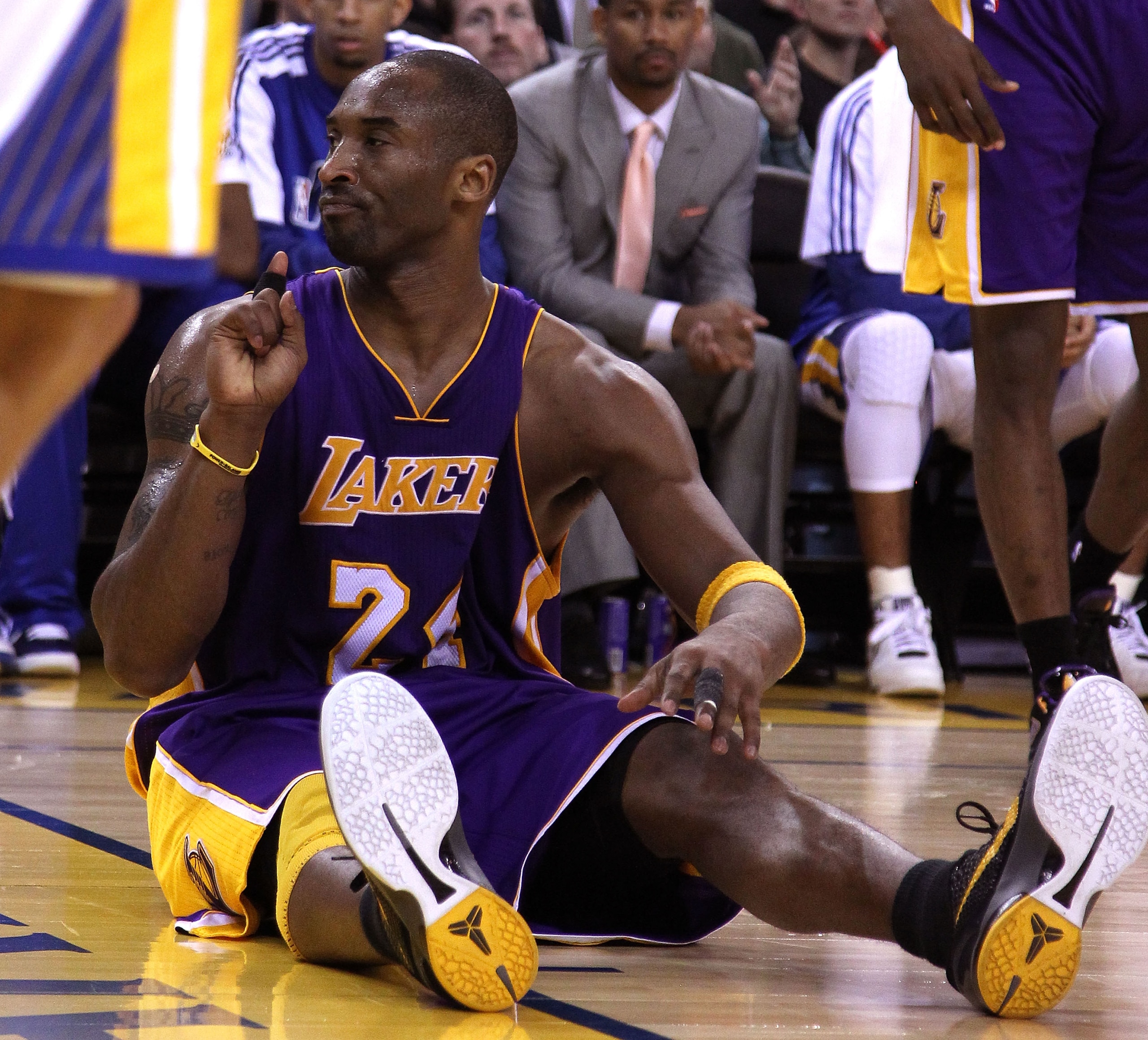 OAKLAND, CA - JANUARY 12: Kobe Bryant #24 of the Los Angeles Lakers reacts after he made a basket and was fouled during their game against the Golden State Warriors at Oracle Arena on January 12, 2011 in Oakland, California. NOTE TO USER: User expressly a OAKLAND, CA - JANUARY 12: Kobe Bryant #24 of the Los Angeles Lakers reacts after he made a basket and was fouled during their game against the Golden State Warriors at Oracle Arena on January 12, 2011 in Oakland, California. NOTE TO USER: User expressly a