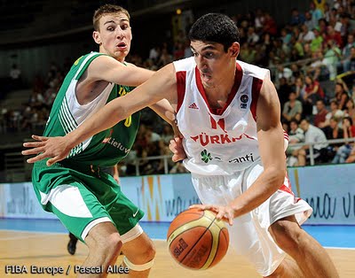 Kanter originally committed to Washington.