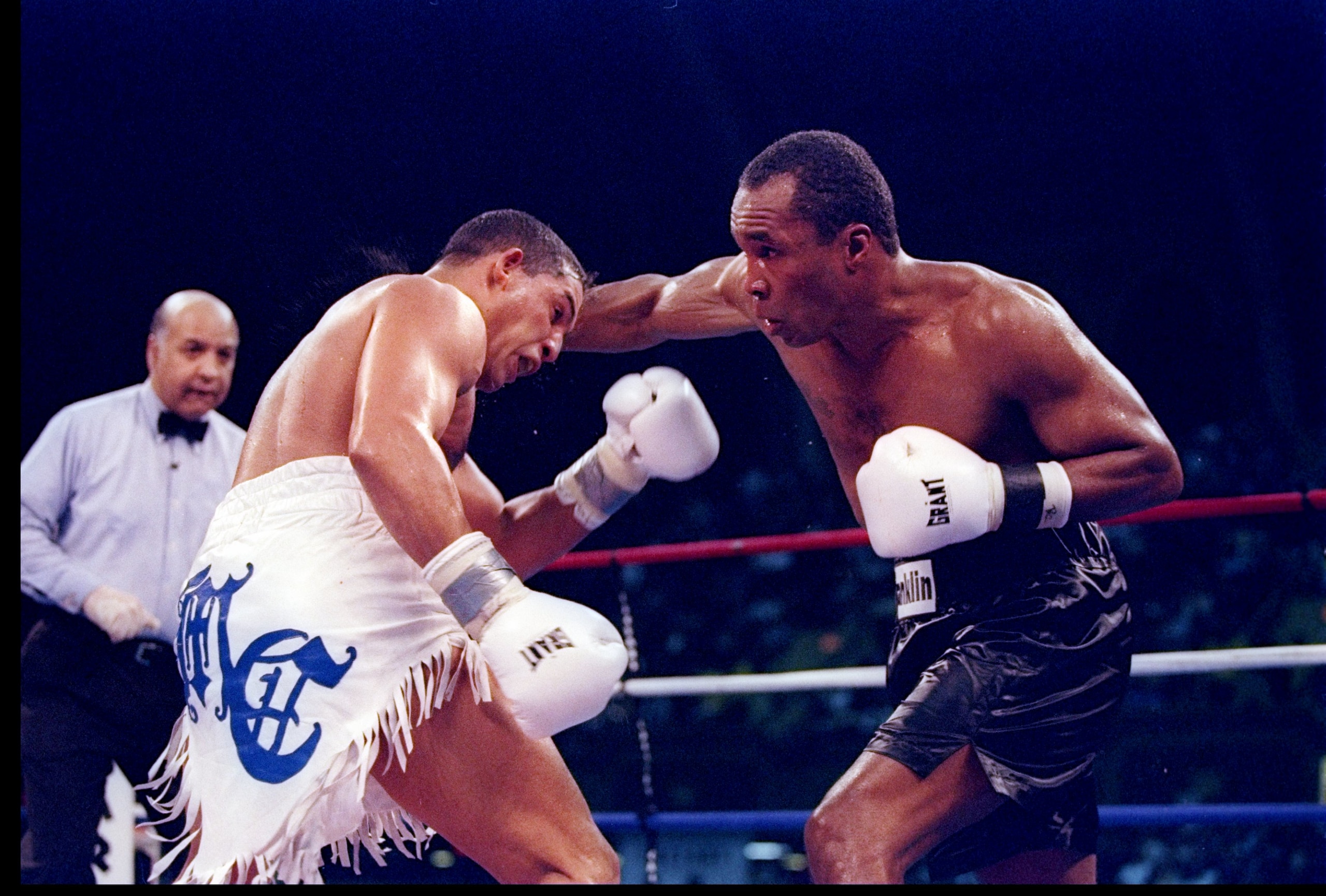 1 Mar 1997:  Sugar Ray Leonard (right) and Hector 'Macho' Camacho  go toe to toe during a bout in Atlantic City, New Jersey.  Camacho won the fight with a TKO in the fifth round. Mandatory Credit: Al Bello  /Allsport