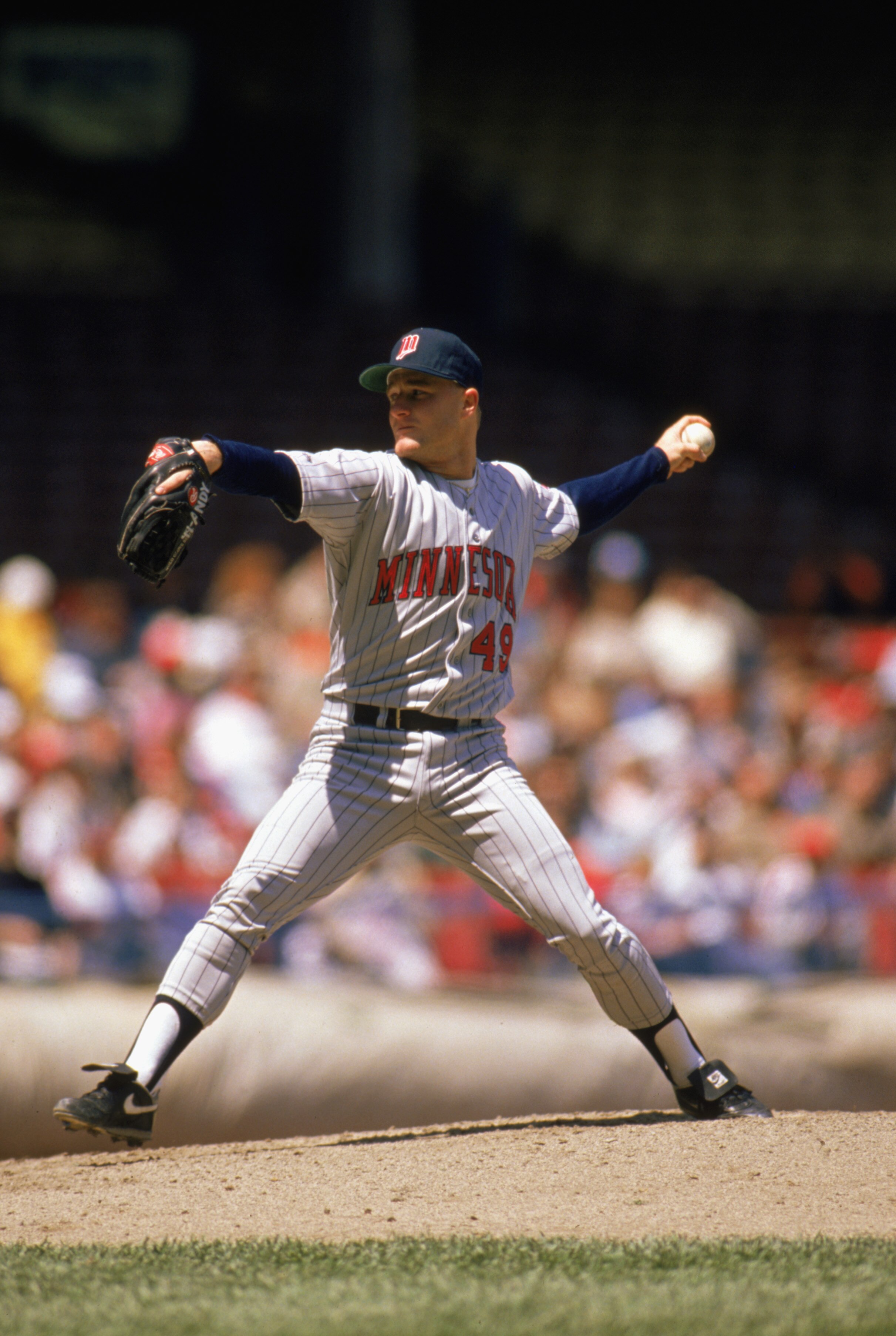 1989:  Allan Anderson #49 of the Minnesota Twins throws a pitch during a game in the 1989 season.  (Photo by: Rick Stewart/Getty Images)