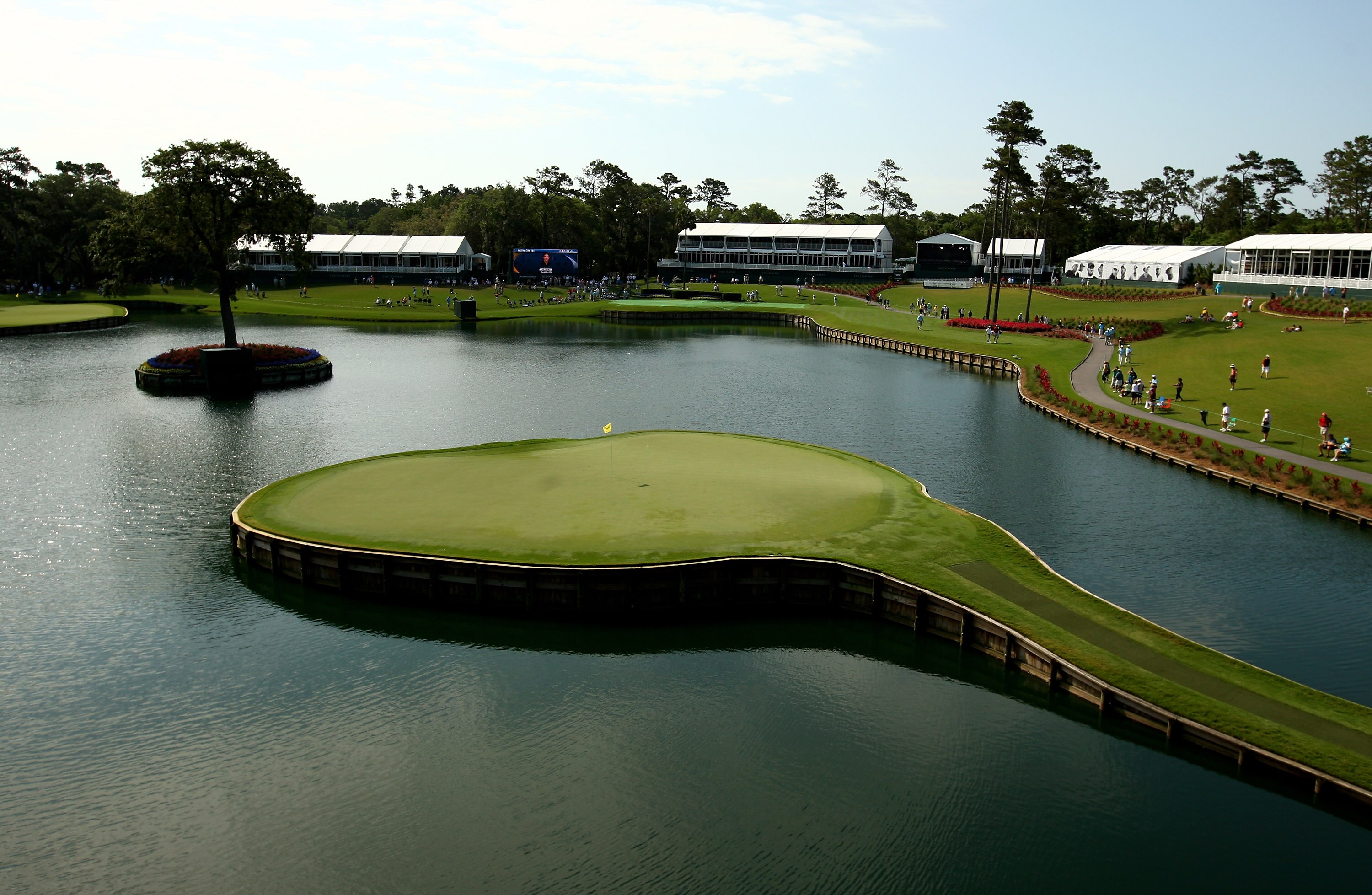 PONTE VEDRA BEACH, FL - MAY 05:  A general view of the par 3 17th island green during a practice round prior to the start of THE PLAYERS on the Stadium Course at TPC Sawgrass on May 5, 2009 in Ponte Vedra Beach, Florida.  (Photo by Richard Heathcote/Getty