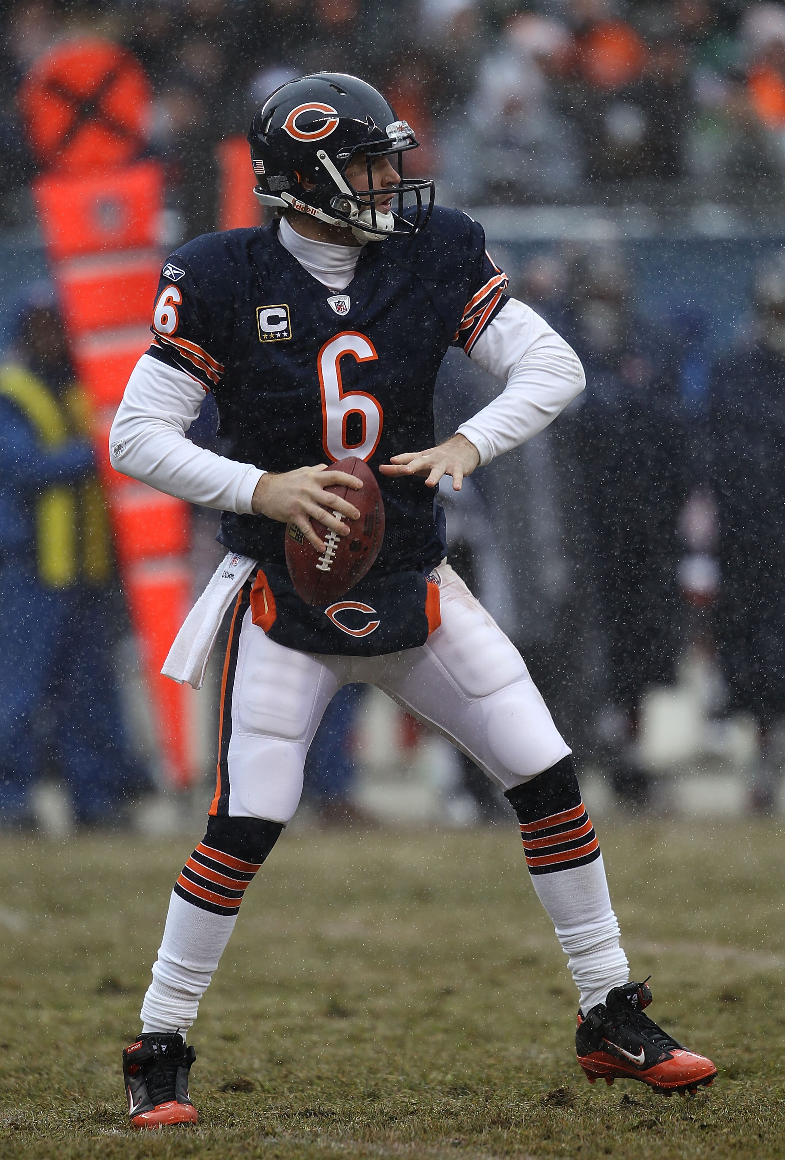 CHICAGO, IL - DECEMBER 26: Jay Cutler #6 of the Chicago Bears throws a pass against the New York Jets at Soldier Field on December 26, 2010 in Chicago, Illinois. The Bears defeated the Jets 38-34.  (Photo by Jonathan Daniel/Getty Images)