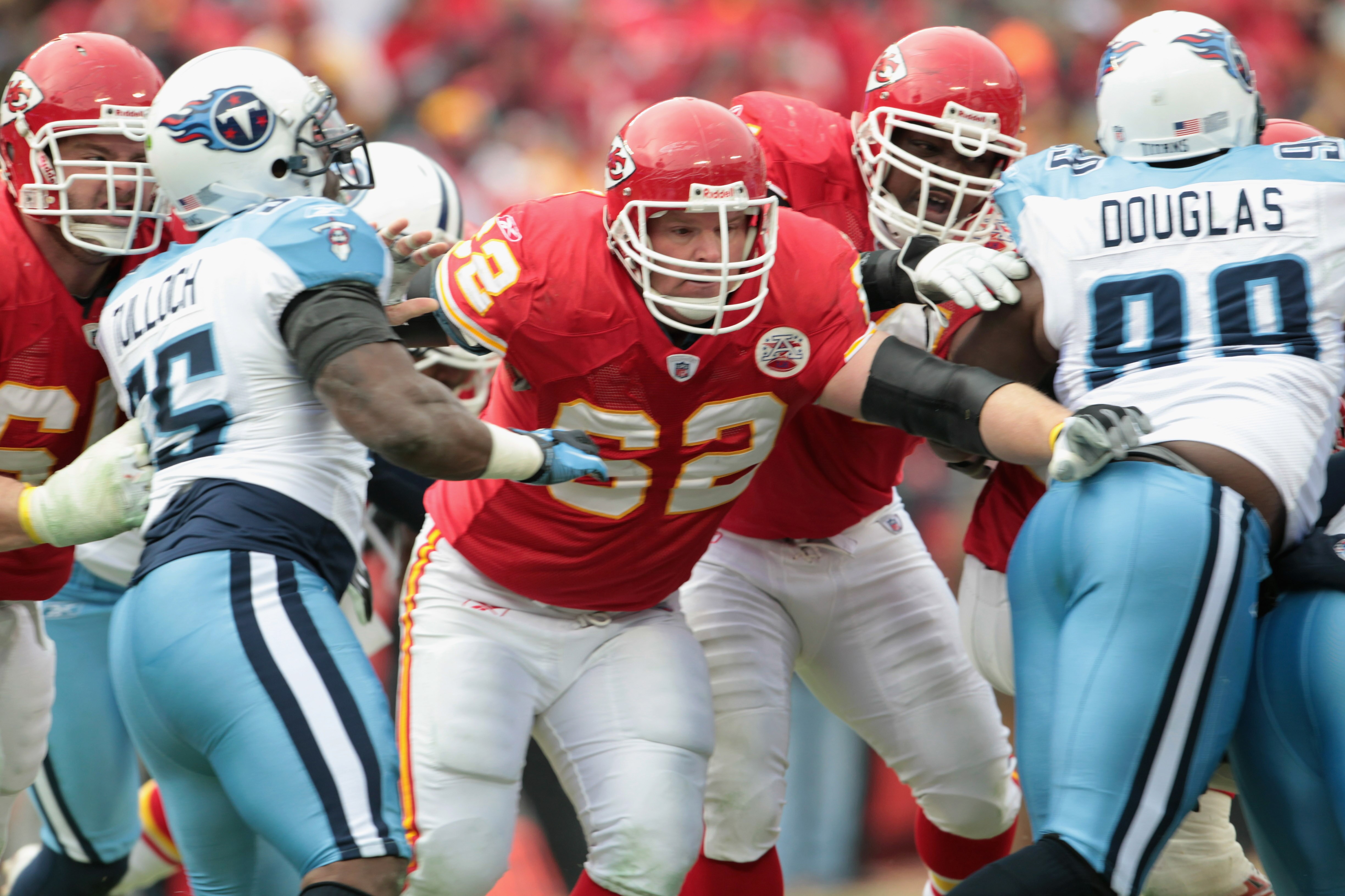KANSAS CITY, MO - DECEMBER 26:  Casey Wiegmann #62 of the Kansas City Chiefs in action during the game against the Tennessee Titans on December 26, 2010 at Arrowhead Stadium in Kansas City, Missouri.  (Photo by Jamie Squire/Getty Images)