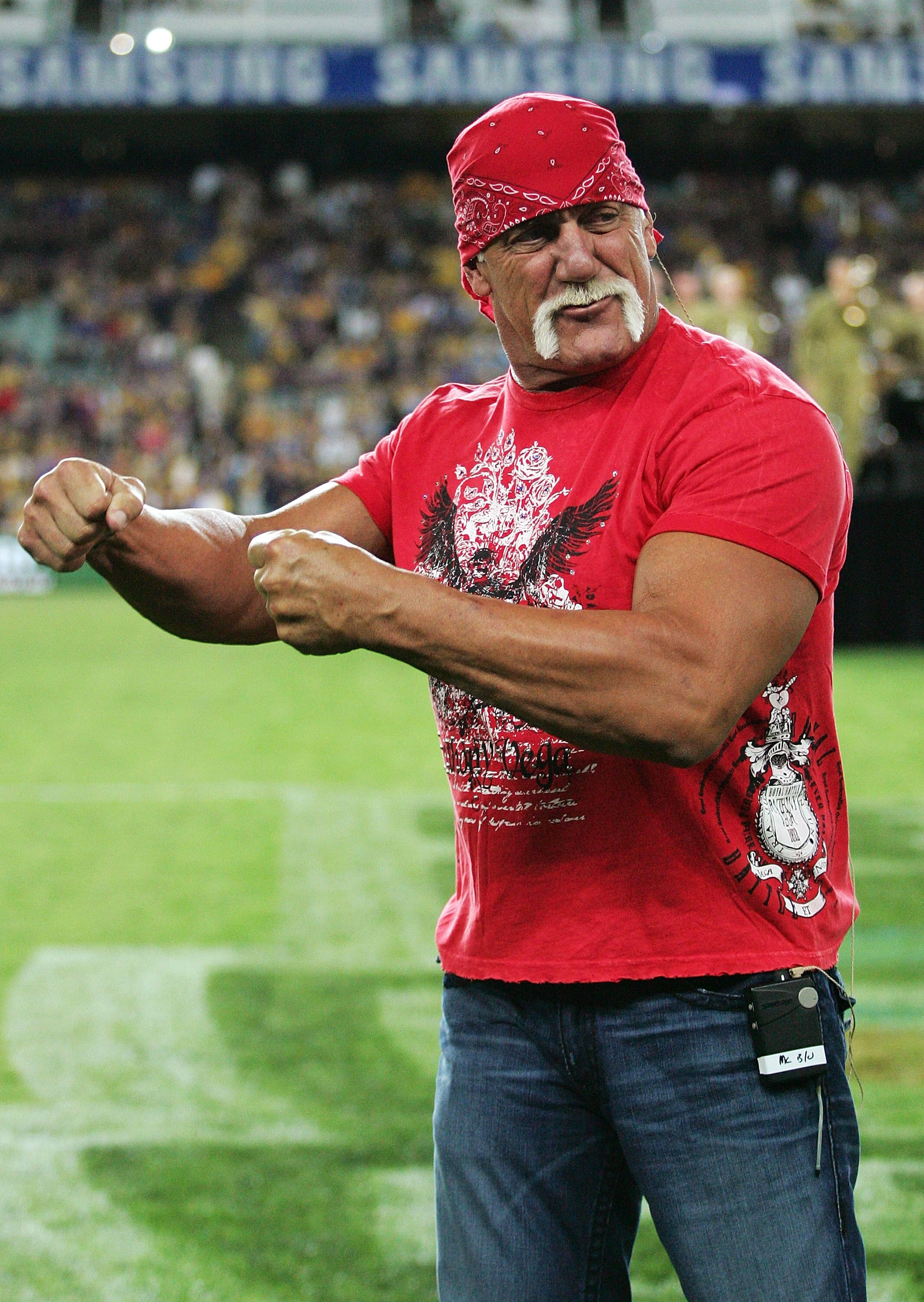 SYDNEY, AUSTRALIA - SEPTEMBER 18:  Hulk Hogan is introduced to the crowd before the first NRL semi final match between the Parramatta Eels and the Gold Coast Titans at the Sydney Football Stadium on September 18, 2009 in Sydney, Australia.  (Photo by Matt