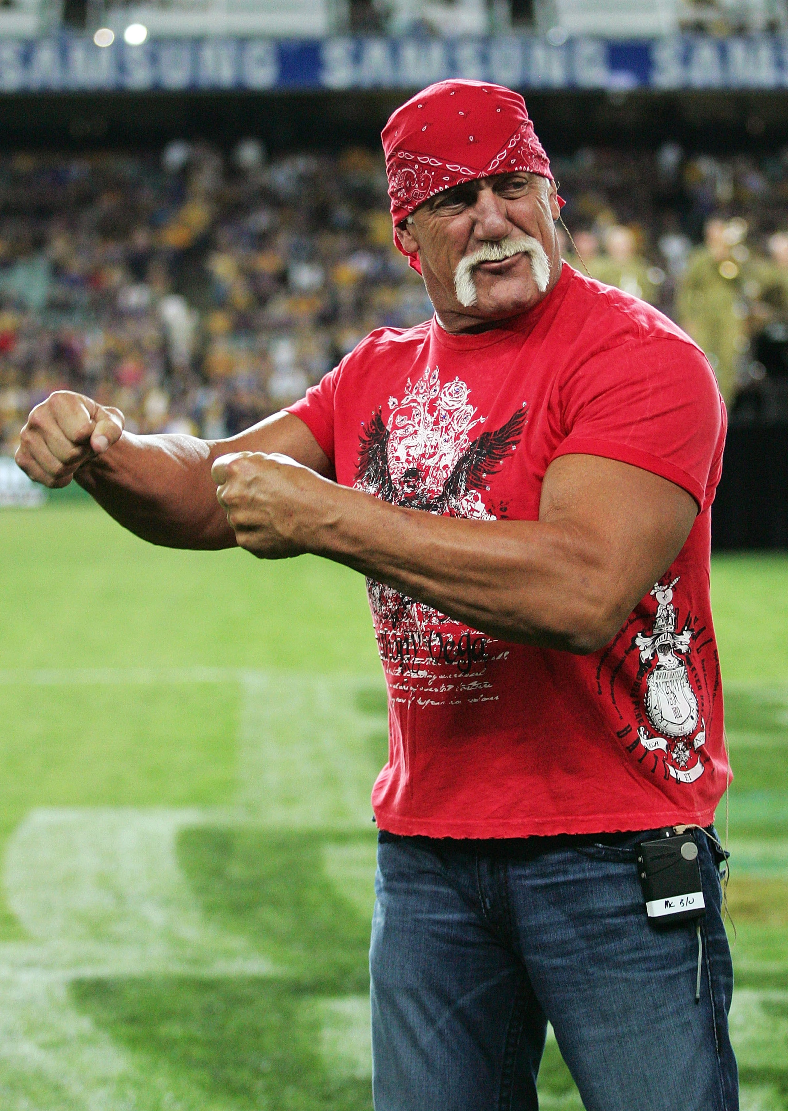 SYDNEY, AUSTRALIA - SEPTEMBER 18:  Hulk Hogan is introduced to the crowd before the first NRL semi final match between the Parramatta Eels and the Gold Coast Titans at the Sydney Football Stadium on September 18, 2009 in Sydney, Australia.  (Photo by Matt