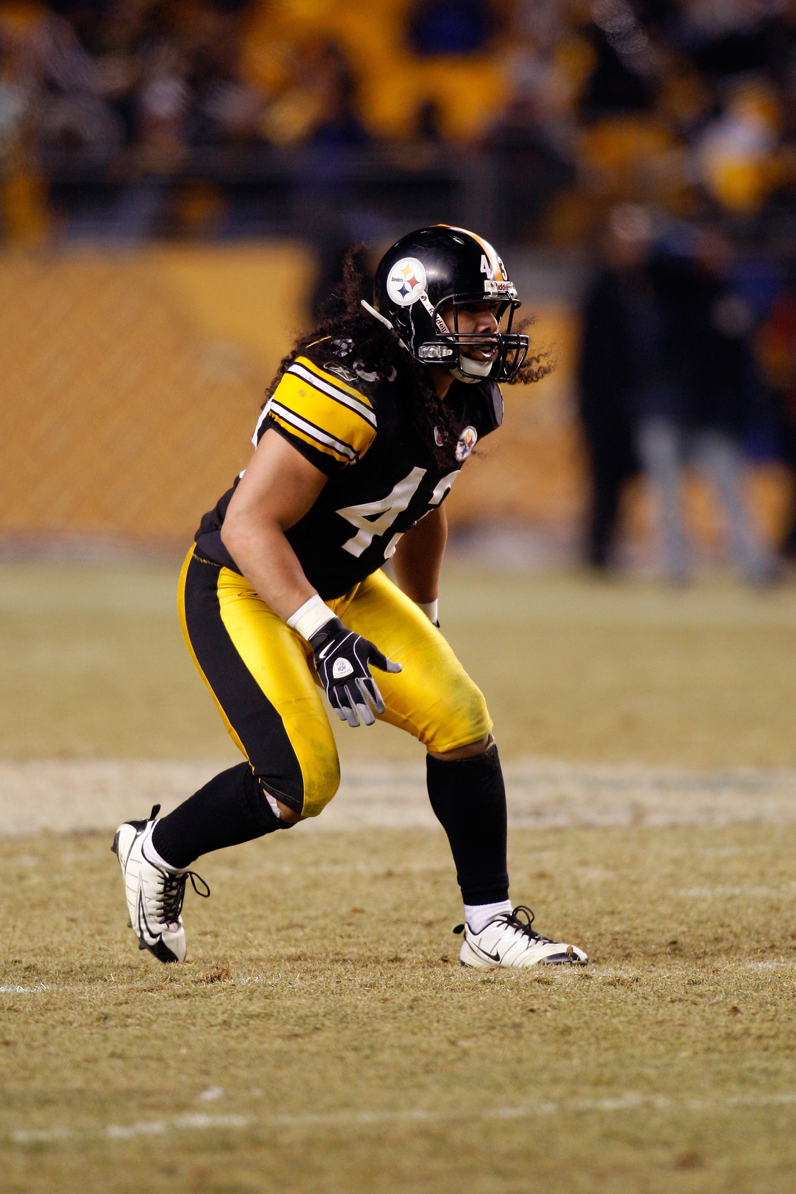 PITTSBURGH - JANUARY 11:  Troy Polamalu #43 of the Pittsburgh Steelers defends against the San Diego Chargers during their AFC Divisional Playoff Game on January 11, 2009 at Heinz Field in Pittsburgh, Pennsylvania. Steelers won 35-24. (Photo by Chris Gray