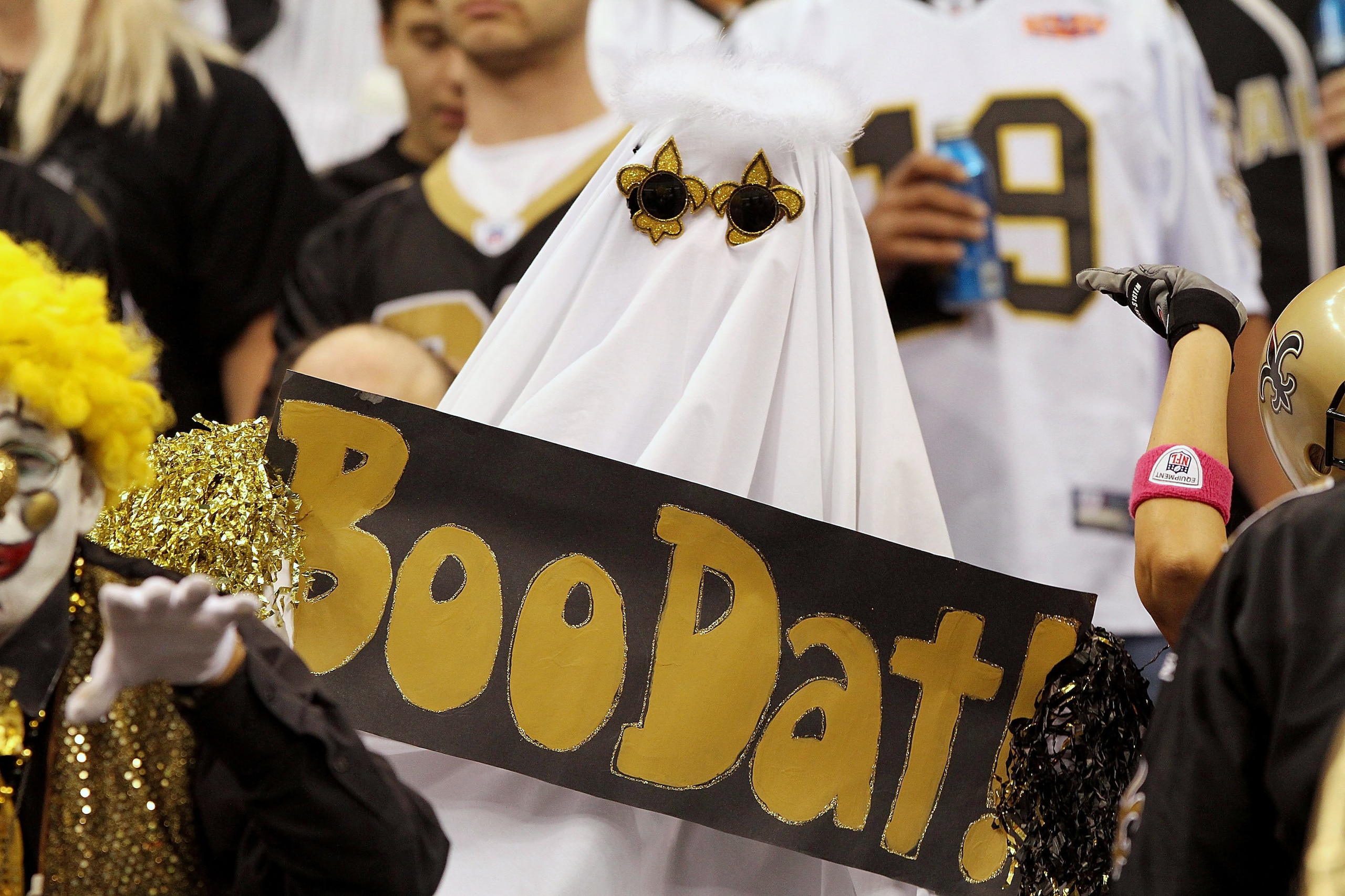 NEW ORLEANS, LA - OCTOBER 31: A fan of the New Orleans Saints cheers during the game against the Pittsburgh Steelers at the Louisiana Superdome on October 31, 2010 in New Orleans, Louisiana. (Photo by Matthew Sharpe/Getty Images) NEW ORLEANS, LA - OCTOBER 31: A fan of the New Orleans Saints cheers during the game against the Pittsburgh Steelers at the Louisiana Superdome on October 31, 2010 in New Orleans, Louisiana. (Photo by Matthew Sharpe/Getty Images)