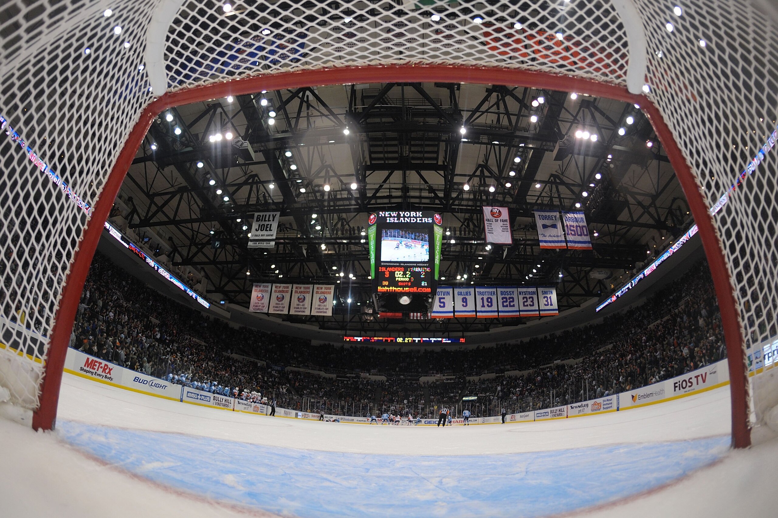 UNIONDALE, NY - NOVEMBER 27:A net is unoccupied during the game between the Pittsburgh Penguins and the New York Islanders at the Nassau Coliseum on November 27, 2009 in Uniondale, New York.  (Photo by Bruce Bennett/Getty Images)