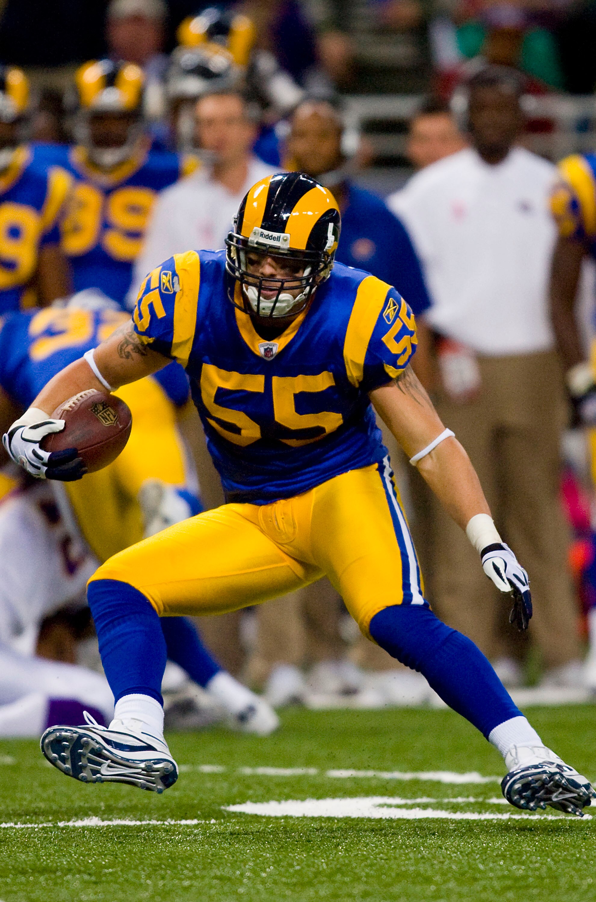 ST. LOUIS, MO - OCTOBER 11: James Laurinaitis #55 of the St. Louis Rams returns an interception against the Minnesota Vikings at the Edward Jones Dome on October 11, 2009 in St. Louis, Missouri.  (Photo by Dilip Vishwanat/Getty Images)