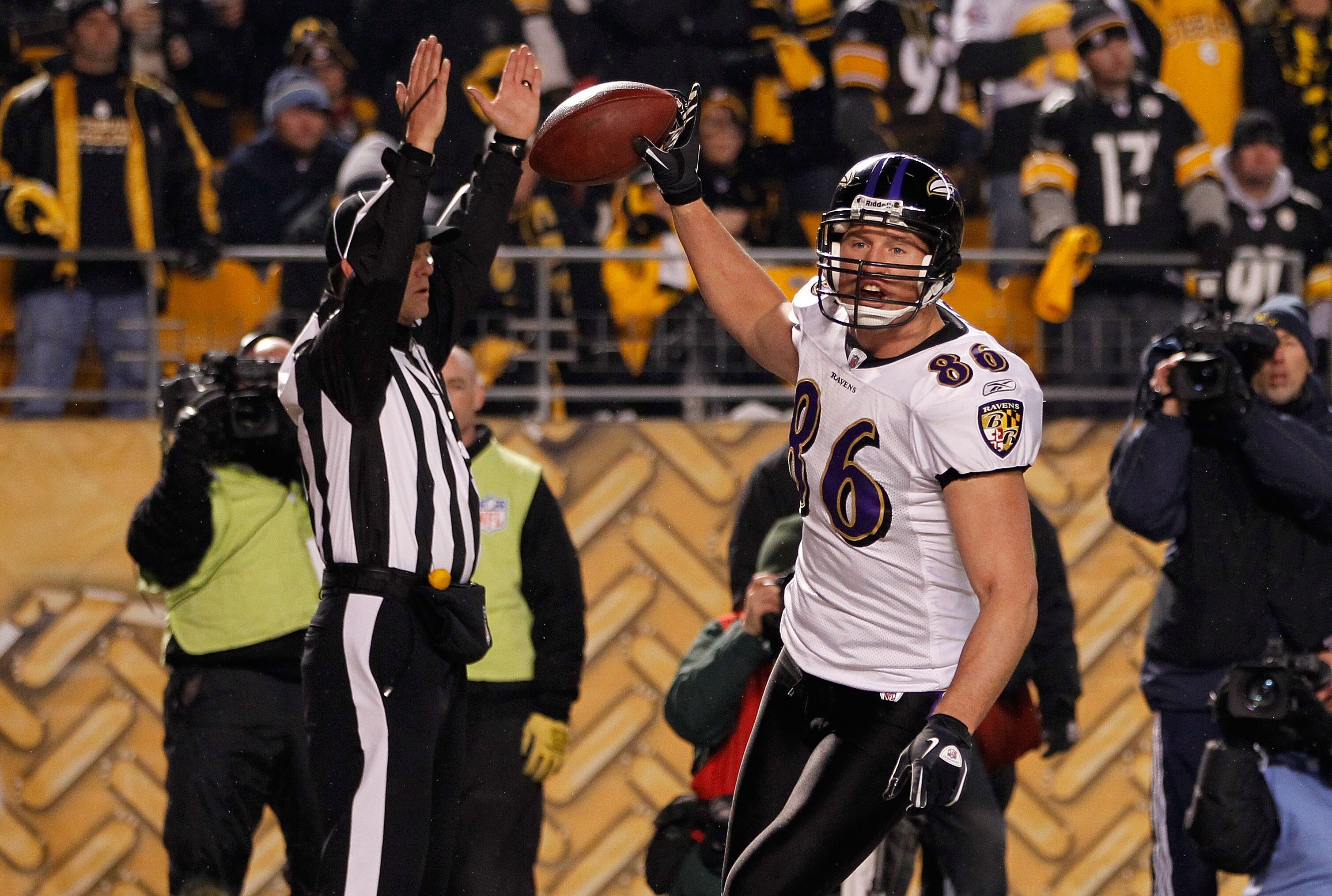 PITTSBURGH, PA - JANUARY 15:  Tight end Todd Heap #86 of the Baltimore Ravens celebrates after scoring on a four-yard touchdown pass against the Pittsburgh Steelers in the second quarter of the AFC Divisional Playoff Game at Heinz Field on January 15, 201