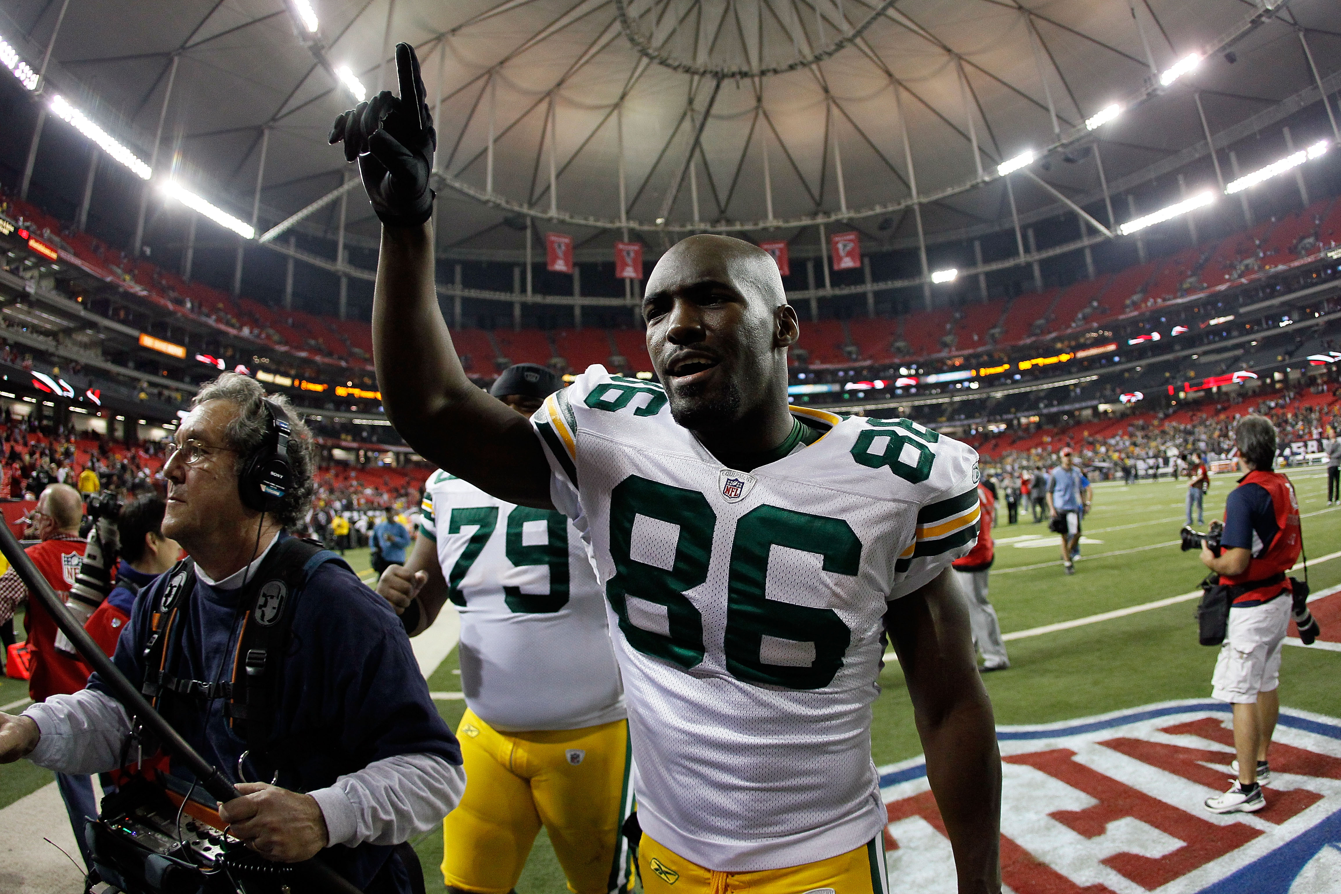 ATLANTA, GA - JANUARY 15:  Donald Lee #86 of the Green Bay Packers celebrates as he walks off the field after the Packers won 48-21 against the Atlanta Falcons during their 2011 NFC divisional playoff game at Georgia Dome on January 15, 2011 in Atlanta, G