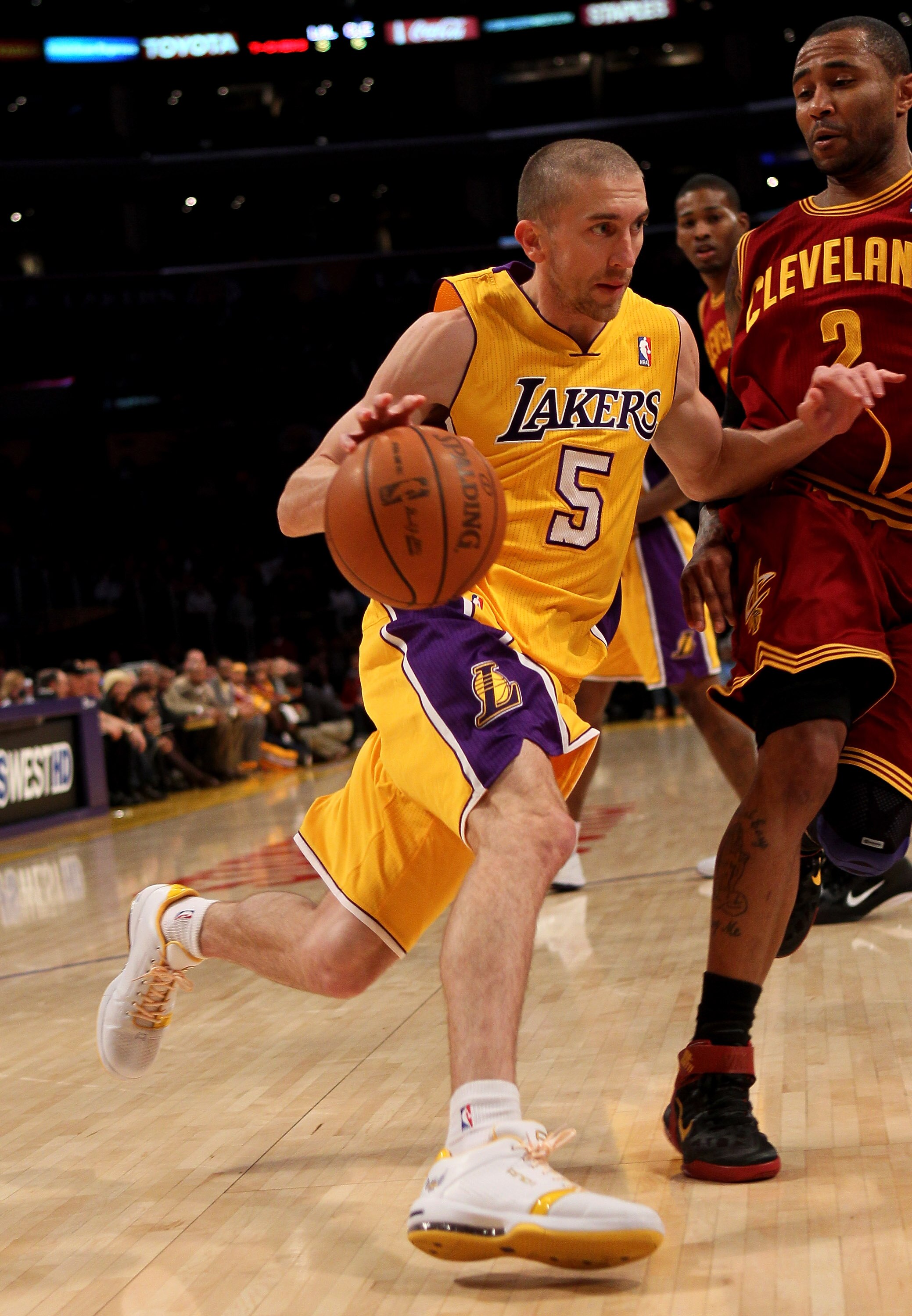 LOS ANGELES, CA - JANUARY 11:  Steve Blake #5 of the Los Angeles Lakers drives against Mo Willimas #2 of the Cleveland Cavaliers at Staples Center on January 11, 2011 in Los Angeles, California.  The Lakers won 112-57.  NOTE TO USER: User expressly acknow