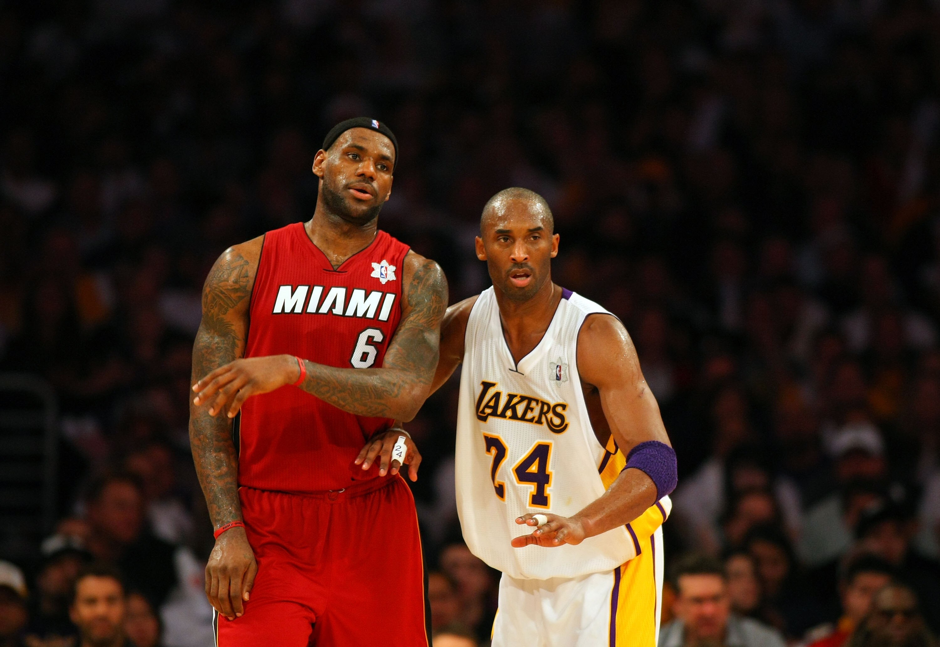 LOS ANGELES, CA - DECEMBER 25:  Kobe Bryant #24 of the Los Angeles Lakers defends LeBron James #6 of the Miami Heat during the NBA game at Staples Center on December 25, 2010 in Los Angeles, California. The Heat defeated the Lakers 96-80.  NOTE TO USER: U