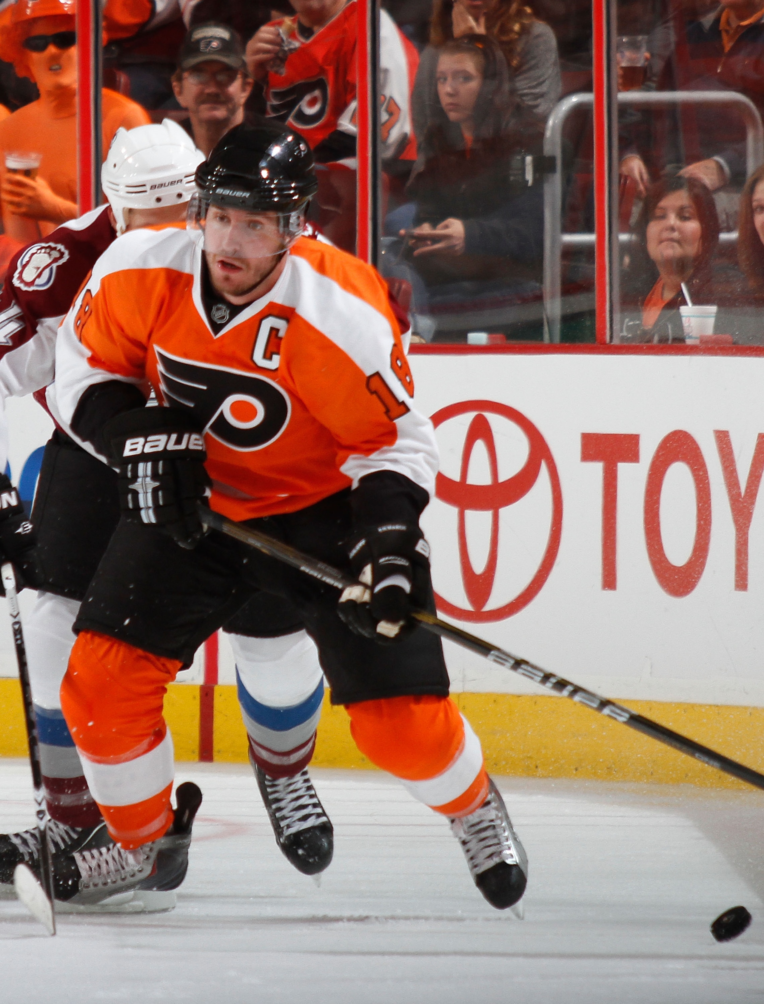PHILADELPHIA - OCTOBER 11:  Mike Richards #18 of the Philadelphia Flyers in a hockey game against the Colorado Avalanche at the Wells Fargo Center on October 11, 2010 in Philadelphia, Pennsylvania.  (Photo by Paul Bereswill/Getty Images)