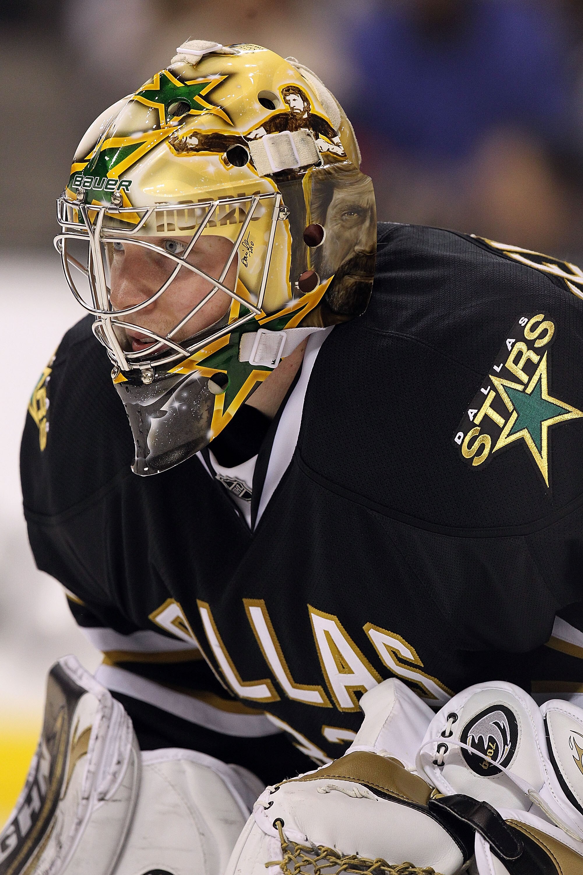 DALLAS, TX - JANUARY 15:  Goalie Kari Lehtonen #32 of the Dallas Stars in goal against the Atlanta Thrashers at American Airlines Center on January 15, 2011 in Dallas, Texas.  (Photo by Ronald Martinez/Getty Images)