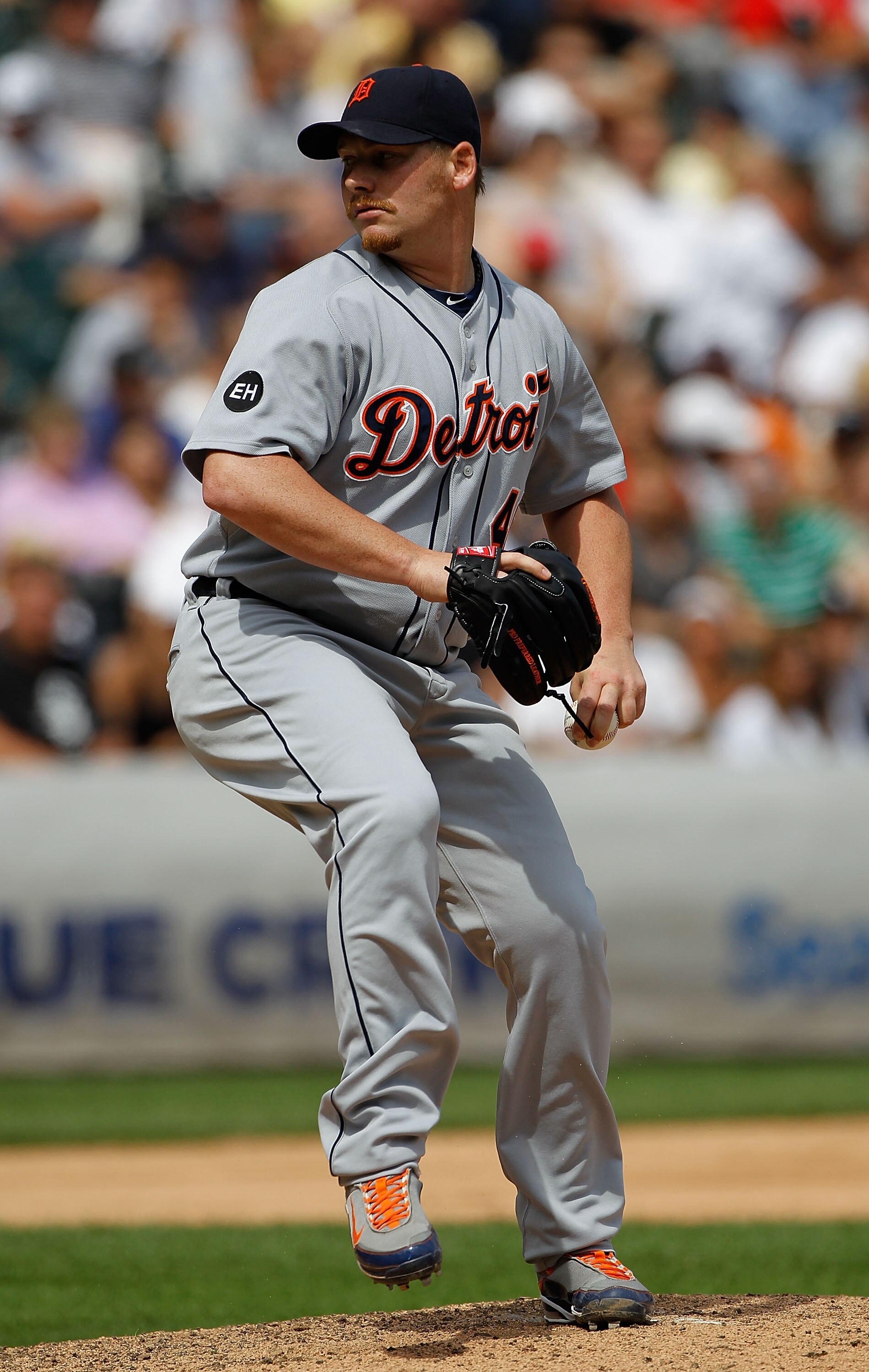 CHICAGO - JUNE 10: Phil Coke #40 of the Detriot Tigers pitches against the Chicago White Sox at U.S. Cellular Field on June 10, 2010 in Chicago, Illinois. The White Sox defeated the Tigers 3-0. (Photo by Jonathan Daniel/Getty Images) CHICAGO - JUNE 10: Phil Coke #40 of the Detriot Tigers pitches against the Chicago White Sox at U.S. Cellular Field on June 10, 2010 in Chicago, Illinois. The White Sox defeated the Tigers 3-0. (Photo by Jonathan Daniel/Getty Images)