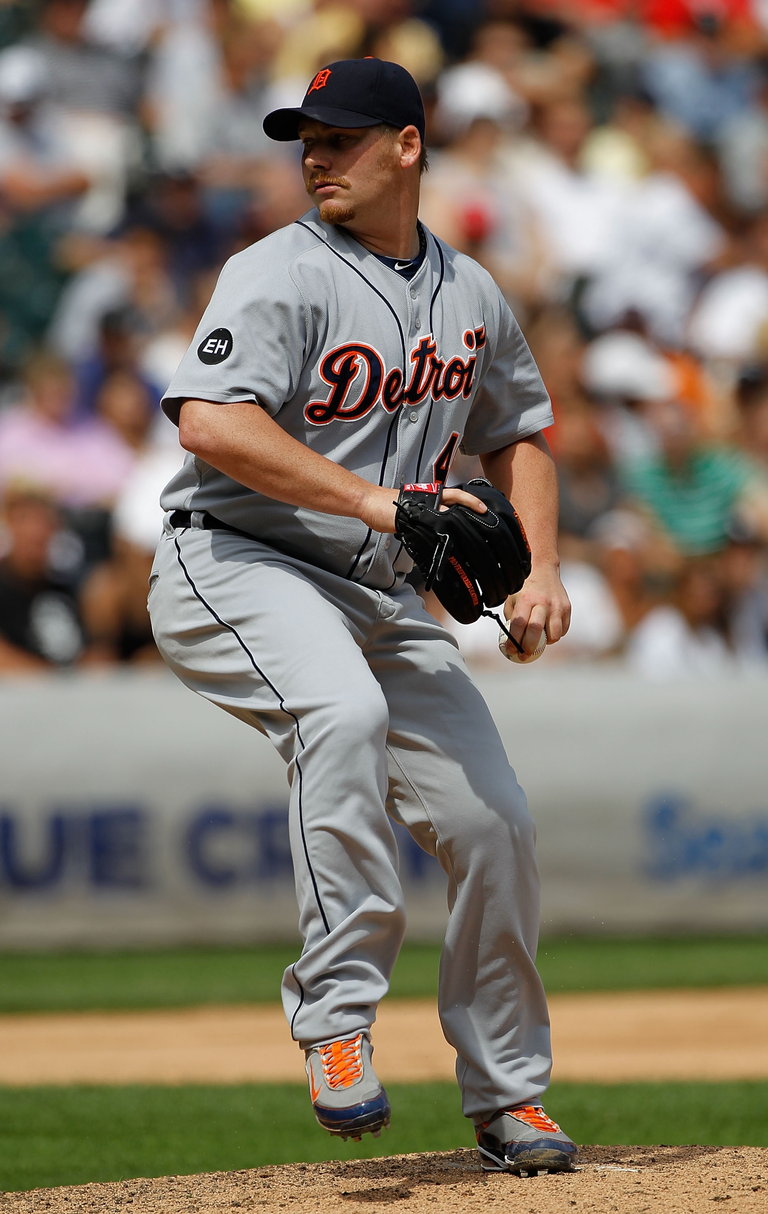 CHICAGO - JUNE 10: Phil Coke #40 of the Detriot Tigers pitches against the Chicago White Sox at U.S. Cellular Field on June 10, 2010 in Chicago, Illinois. The White Sox defeated the Tigers 3-0. (Photo by Jonathan Daniel/Getty Images) CHICAGO - JUNE 10: Phil Coke #40 of the Detriot Tigers pitches against the Chicago White Sox at U.S. Cellular Field on June 10, 2010 in Chicago, Illinois. The White Sox defeated the Tigers 3-0. (Photo by Jonathan Daniel/Getty Images)