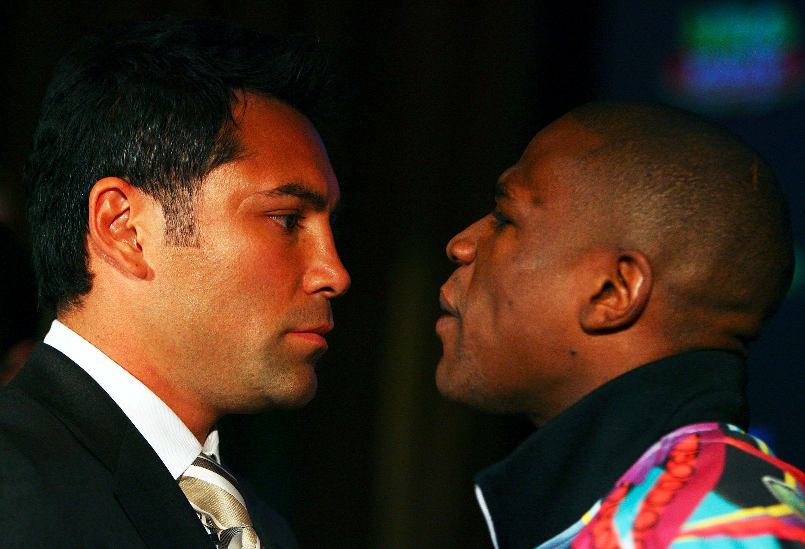 NEW YORK - FEBRUARY 20:  Oscar De La Hoya (L) and Floyd Mayweather stare each other down during their press conference announcing their Junior Middleweight Championship fight on February 20, 2007 at the Waldof Astoria Hotel in New York City.  De La Hoya a