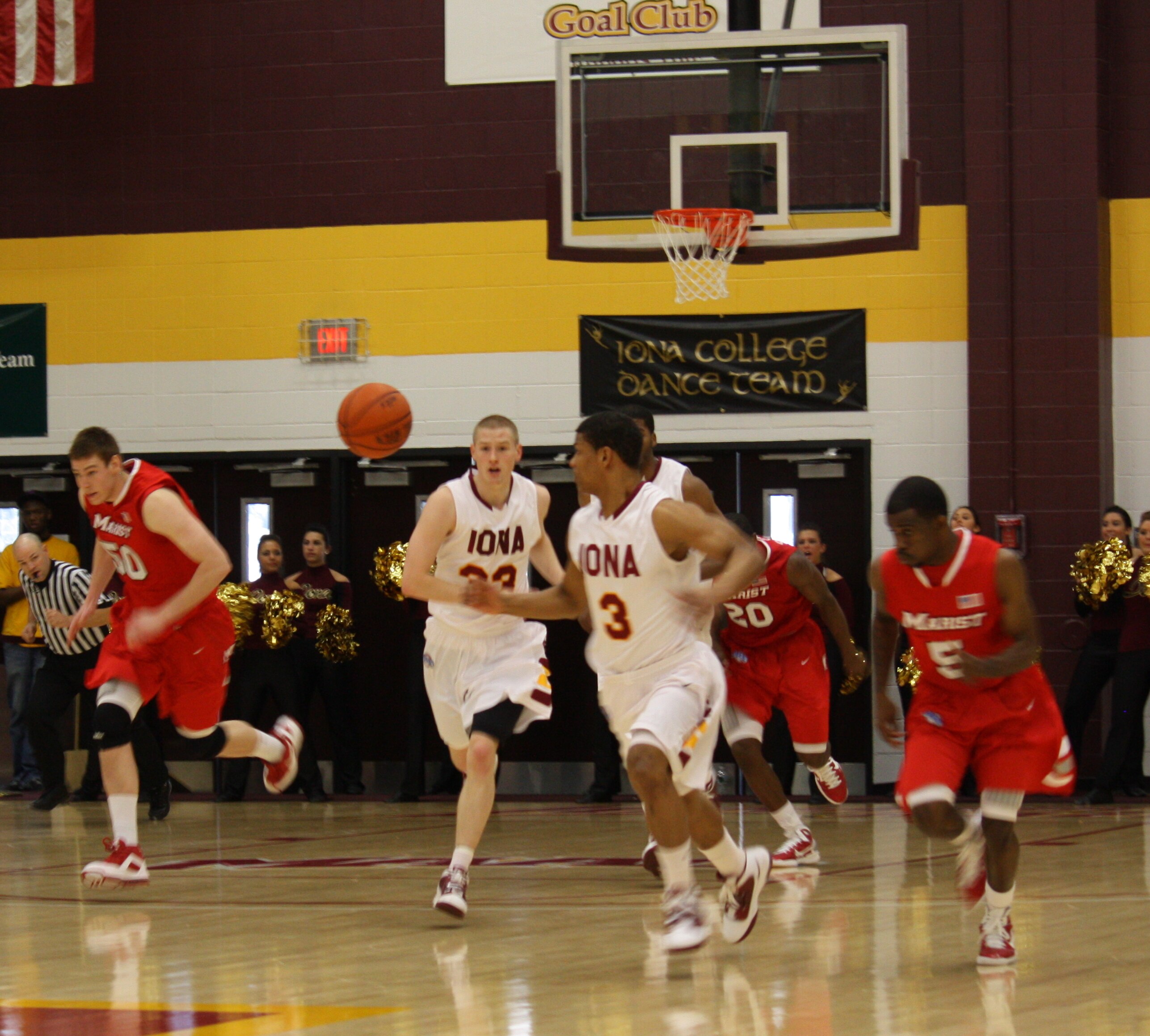 So. #33 Kyle Smyth set up fast break to #3 Scott Machado