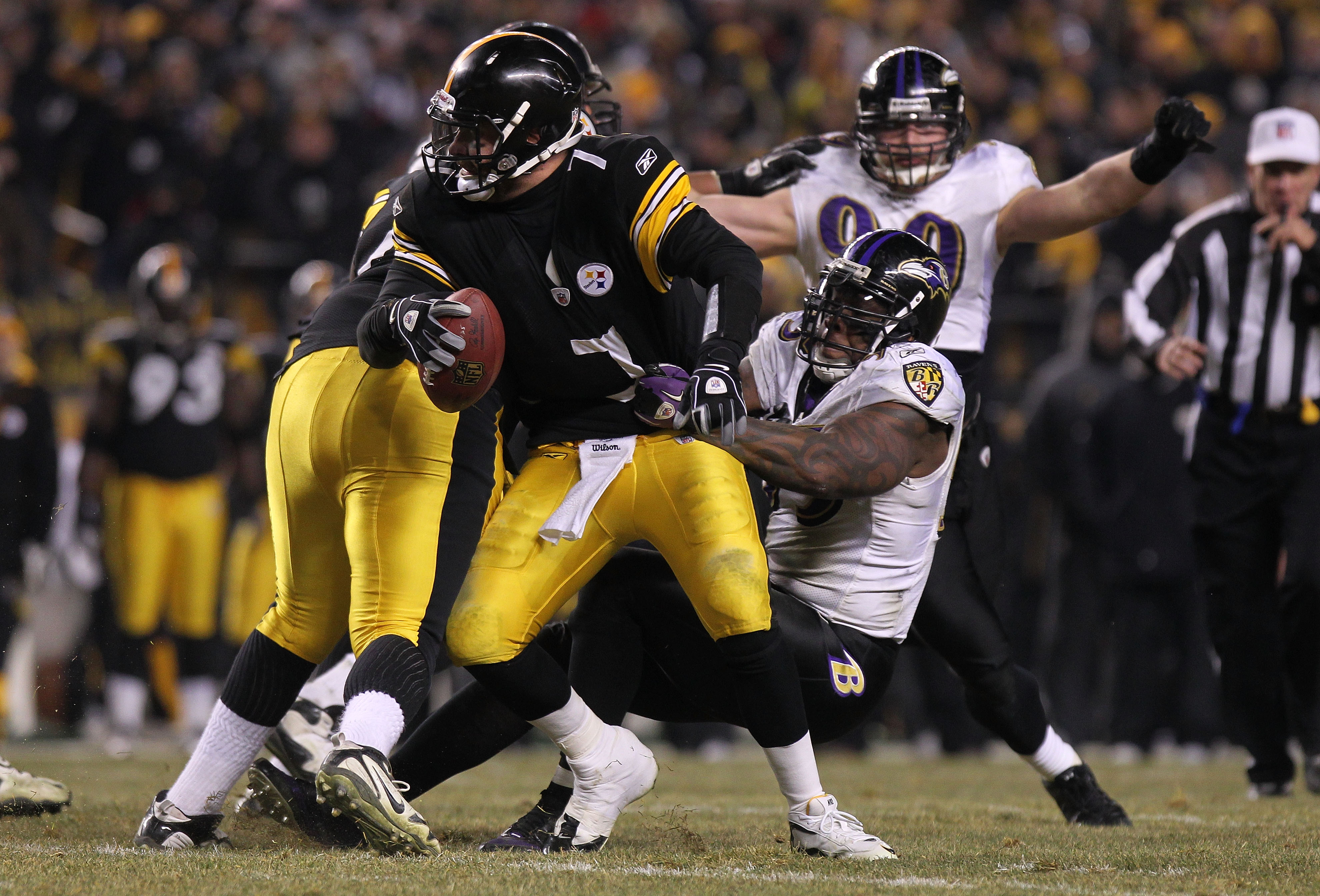 PITTSBURGH, PA - JANUARY 15:  Linebacker Terrell Suggs #55 of the Baltimore Ravens sacks quarterback Ben Roethlisberger #7 of the Pittsburgh Steelers in the fourth quarter of the AFC Divisional Playoff Game at Heinz Field on January 15, 2011 in Pittsburgh